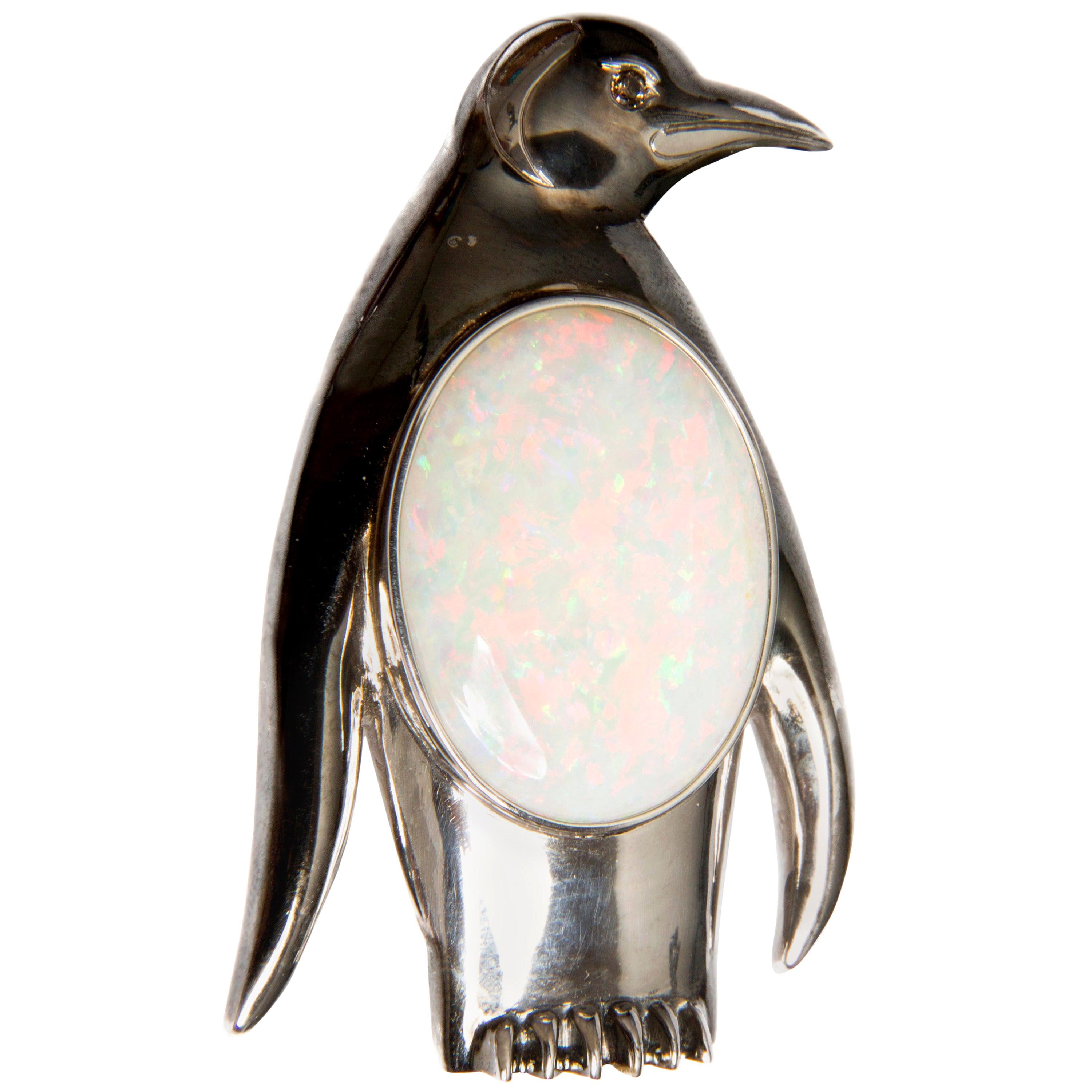 White Opal 17.57 Carat, Diamond and White Gold Penguin Brooch im Angebot