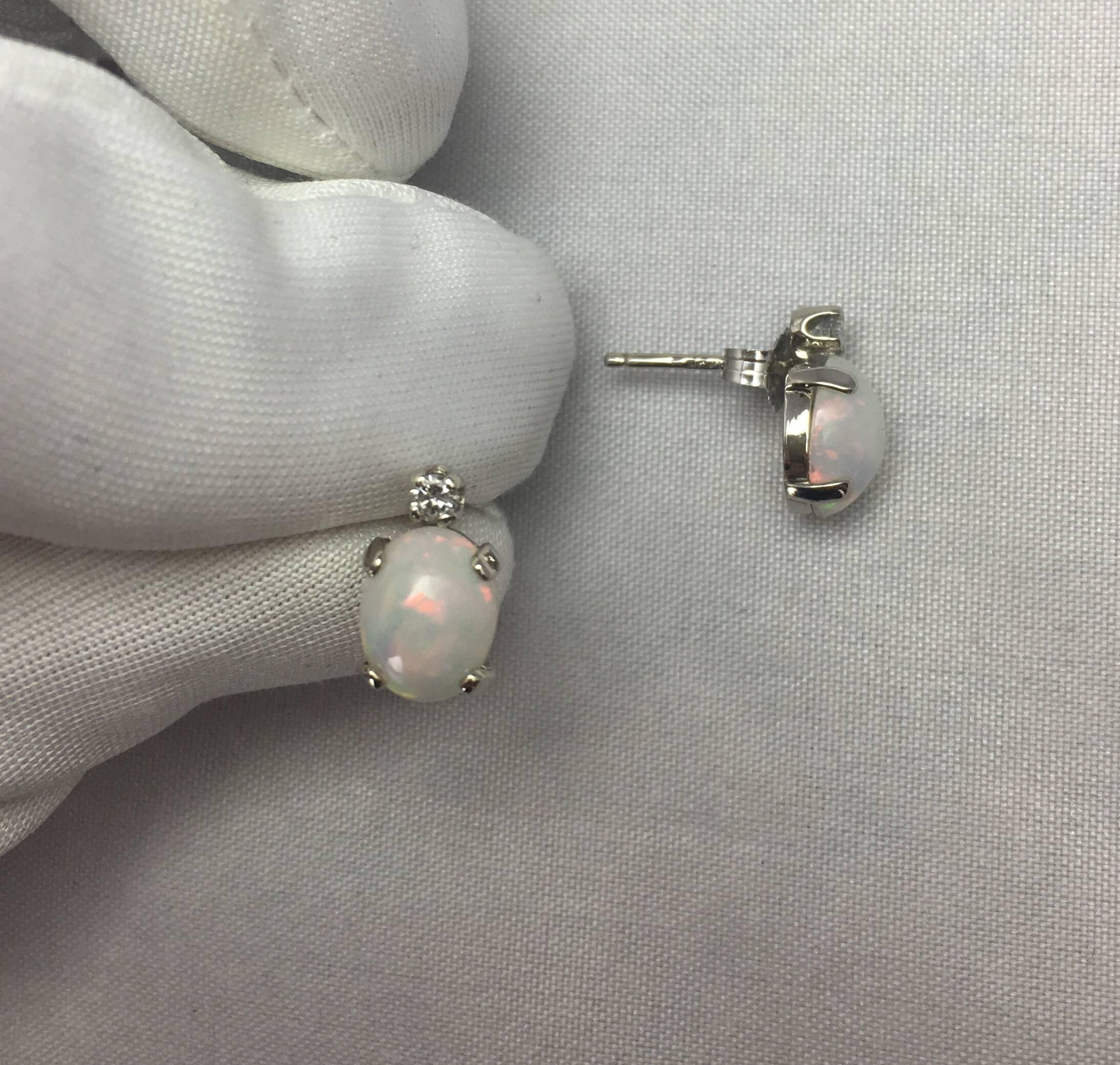 White Opal and Diamond 2.26 Carat White Gold Matching Pendant Earring Set In New Condition In Birmingham, GB