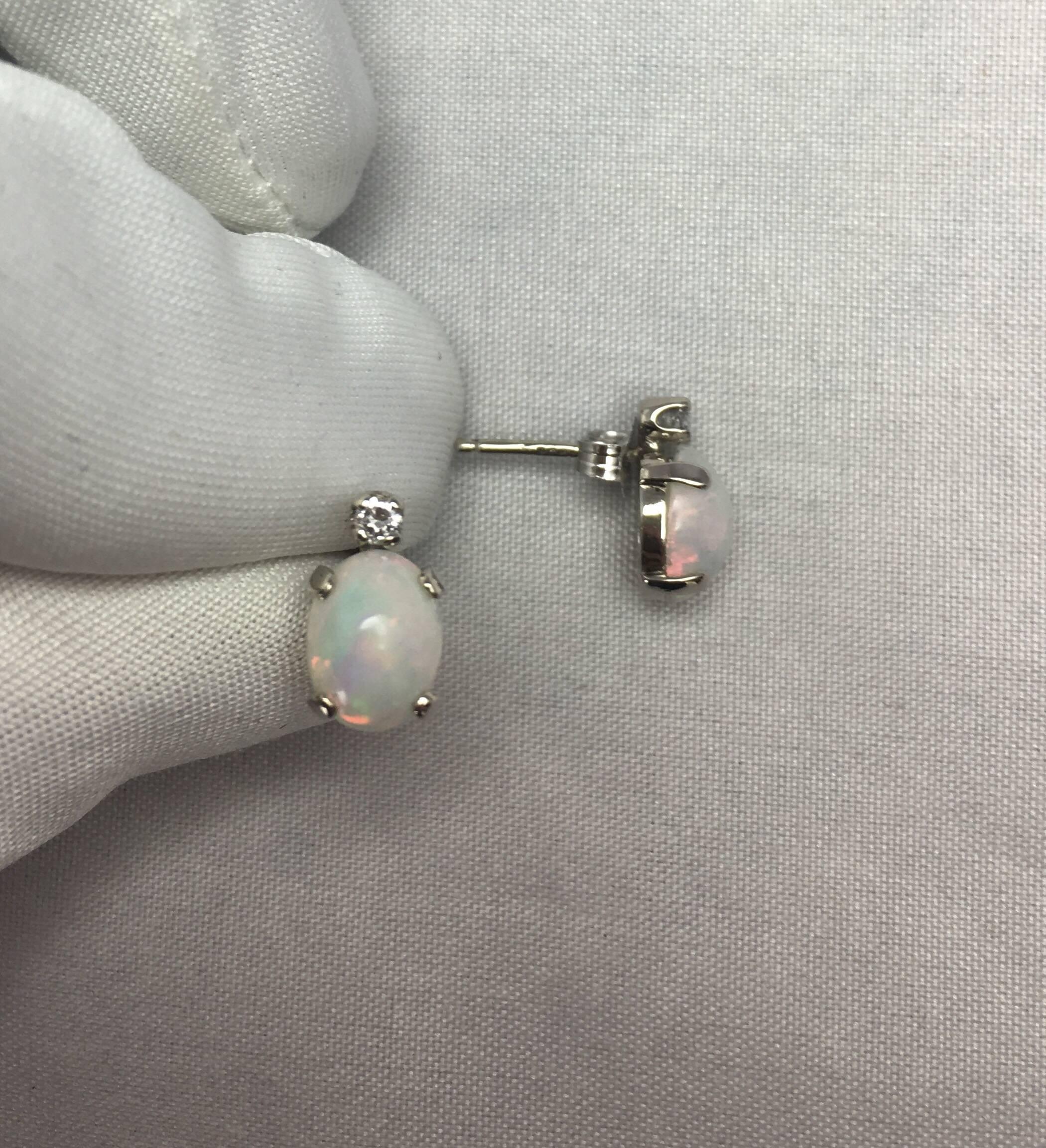 Women's or Men's White Opal and Diamond 2.26 Carat White Gold Matching Pendant Earring Set