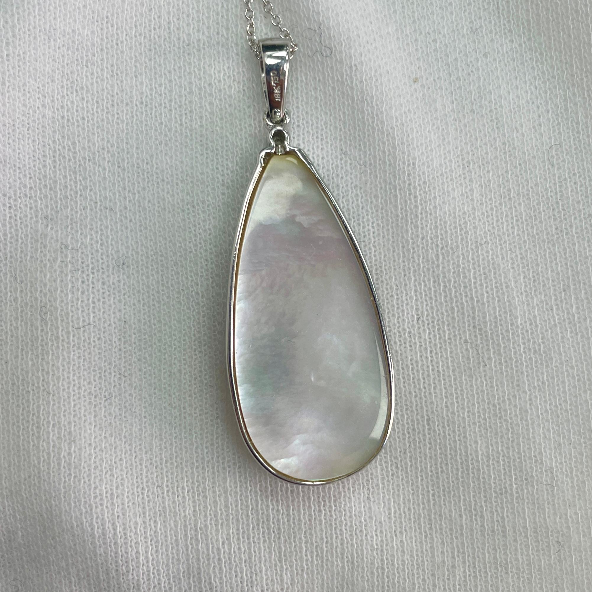 White Opal and Diamond White Gold Pendant In New Condition For Sale In New York, NY