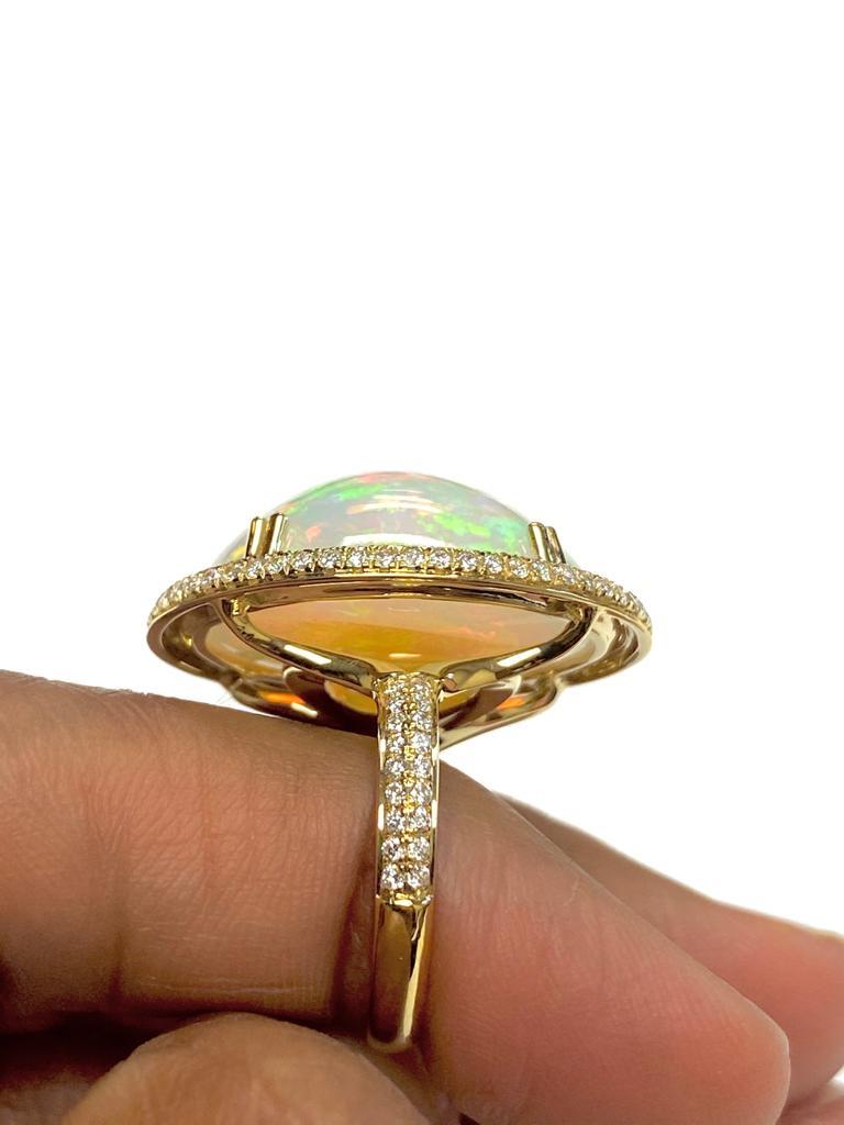 Ring mit weißem Opal, Cabochon und Diamanten von Goshwara 6