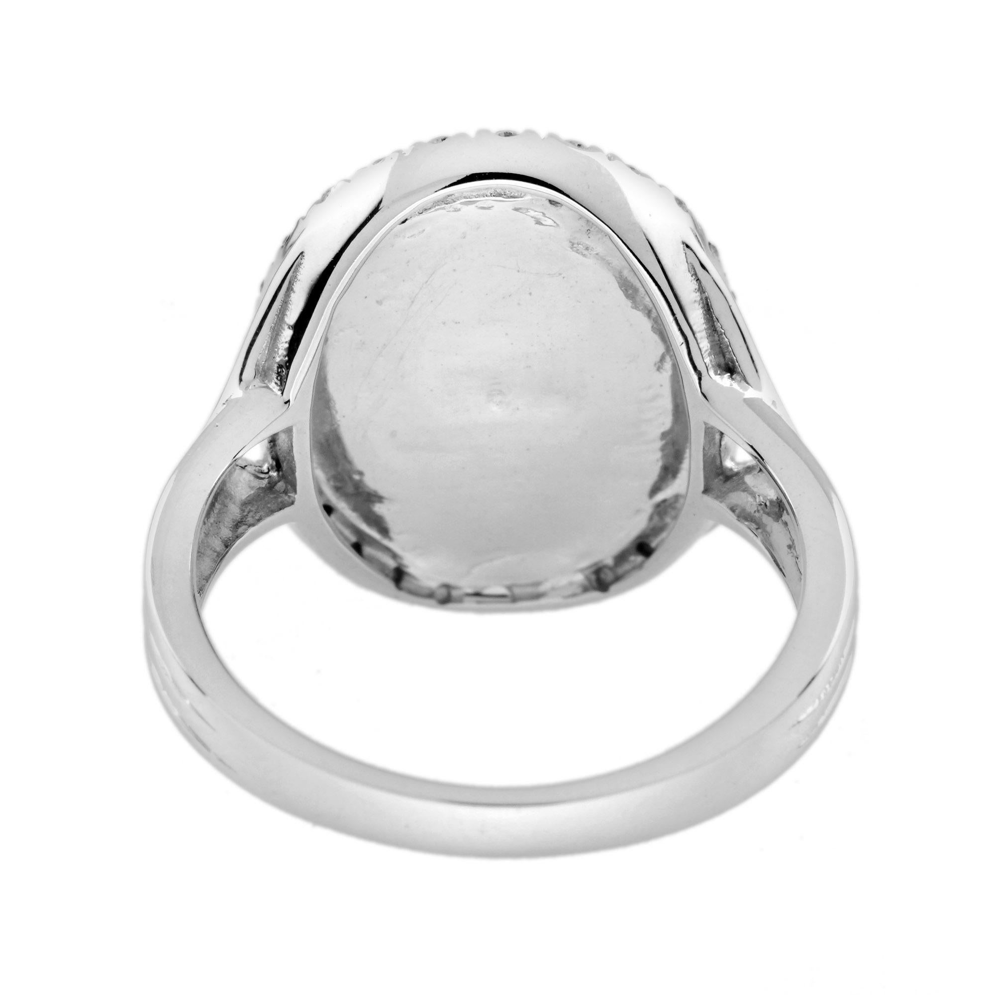 Bague de cocktail en or blanc 18K sertie d'un halo d'opale blanche et de diamants de style vintage Neuf - En vente à Oakton, VA