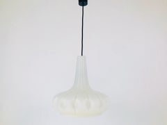 Lámpara colgante de ópalo blanco de Peill & Putzler, años 70, Alemania