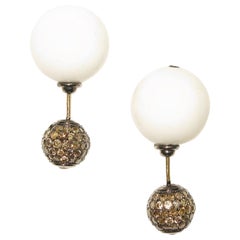 Orecchini a tunnel di opale bianco con diamanti realizzati in oro e argento 14k