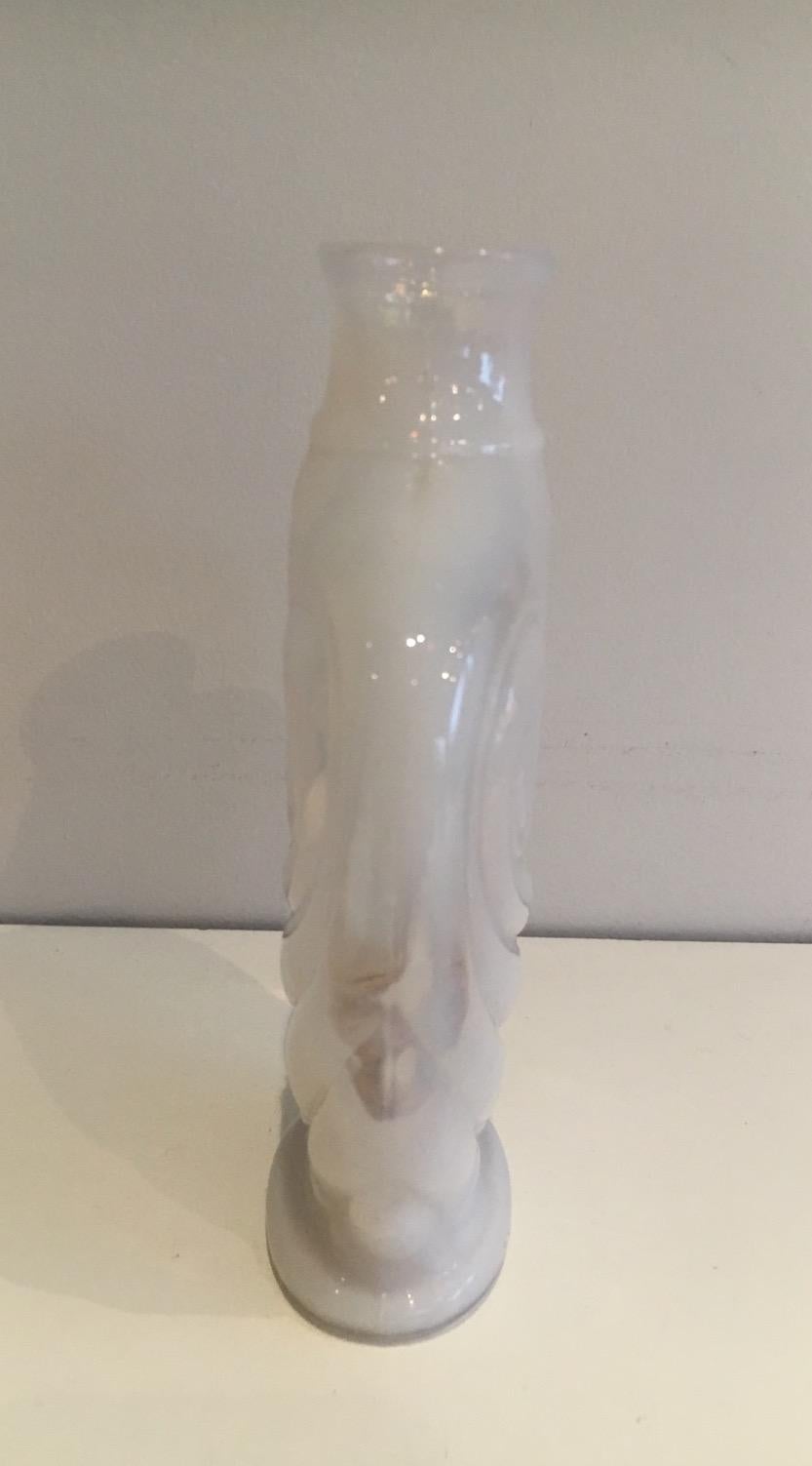 This vase showing an owl is made of white opaline glass. This is French work. Circa 1970