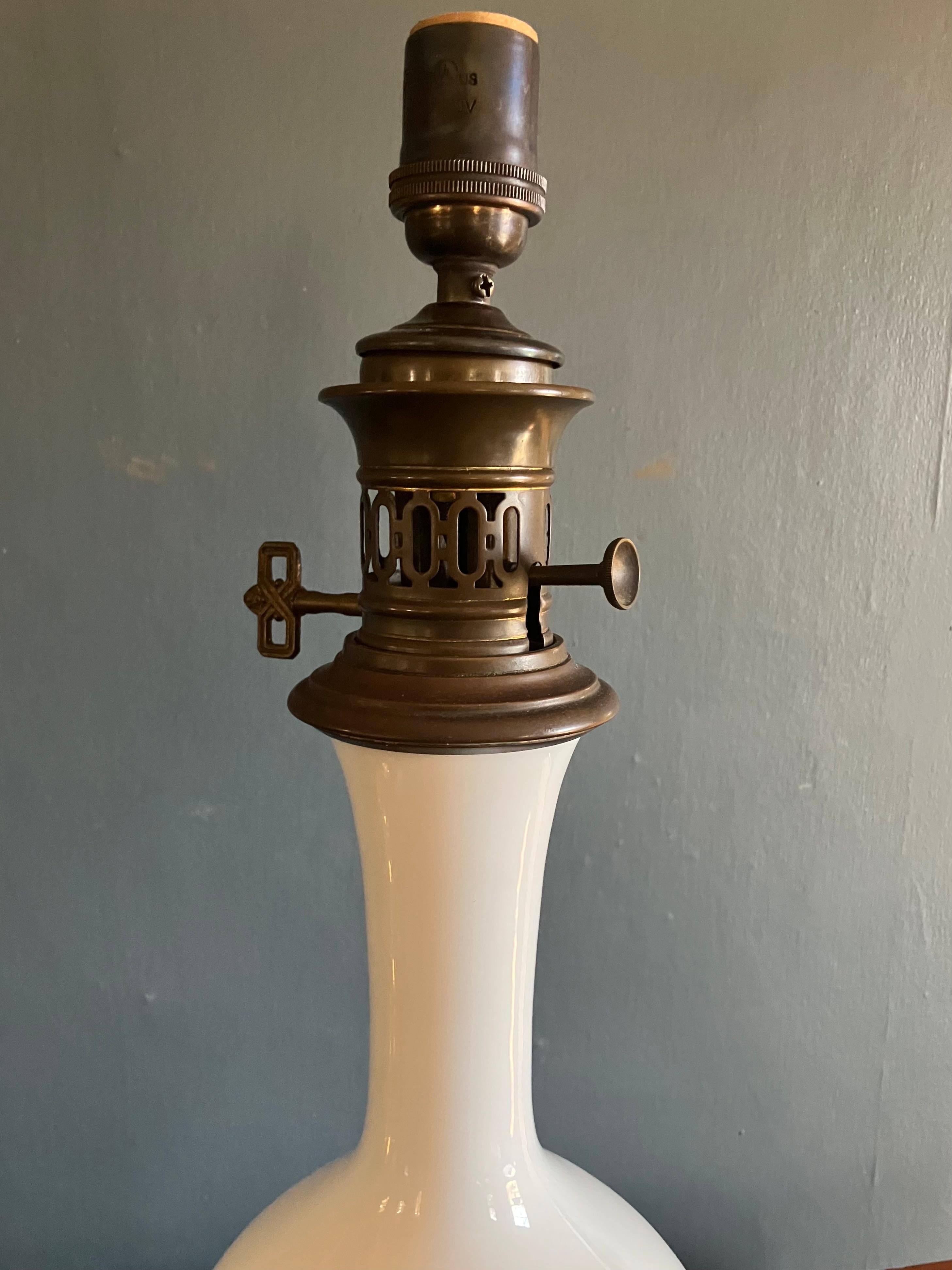 Napoléon III Lampe blanche et laiton en vente