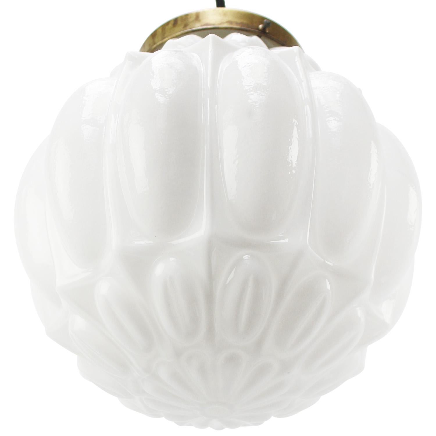 Opaline glass pendant
Brass top
2 meter / 80