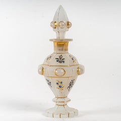 Bouteille en opaline blanche, du XIXe siècle