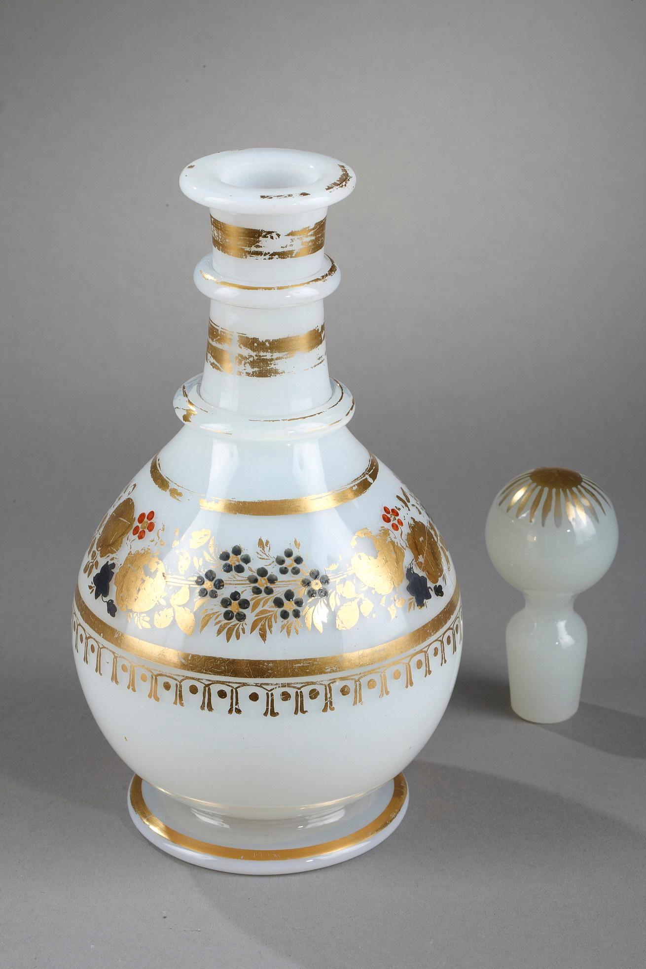 White Opaline Bottle with Desvignes Decoration In Good Condition For Sale In Paris, FR