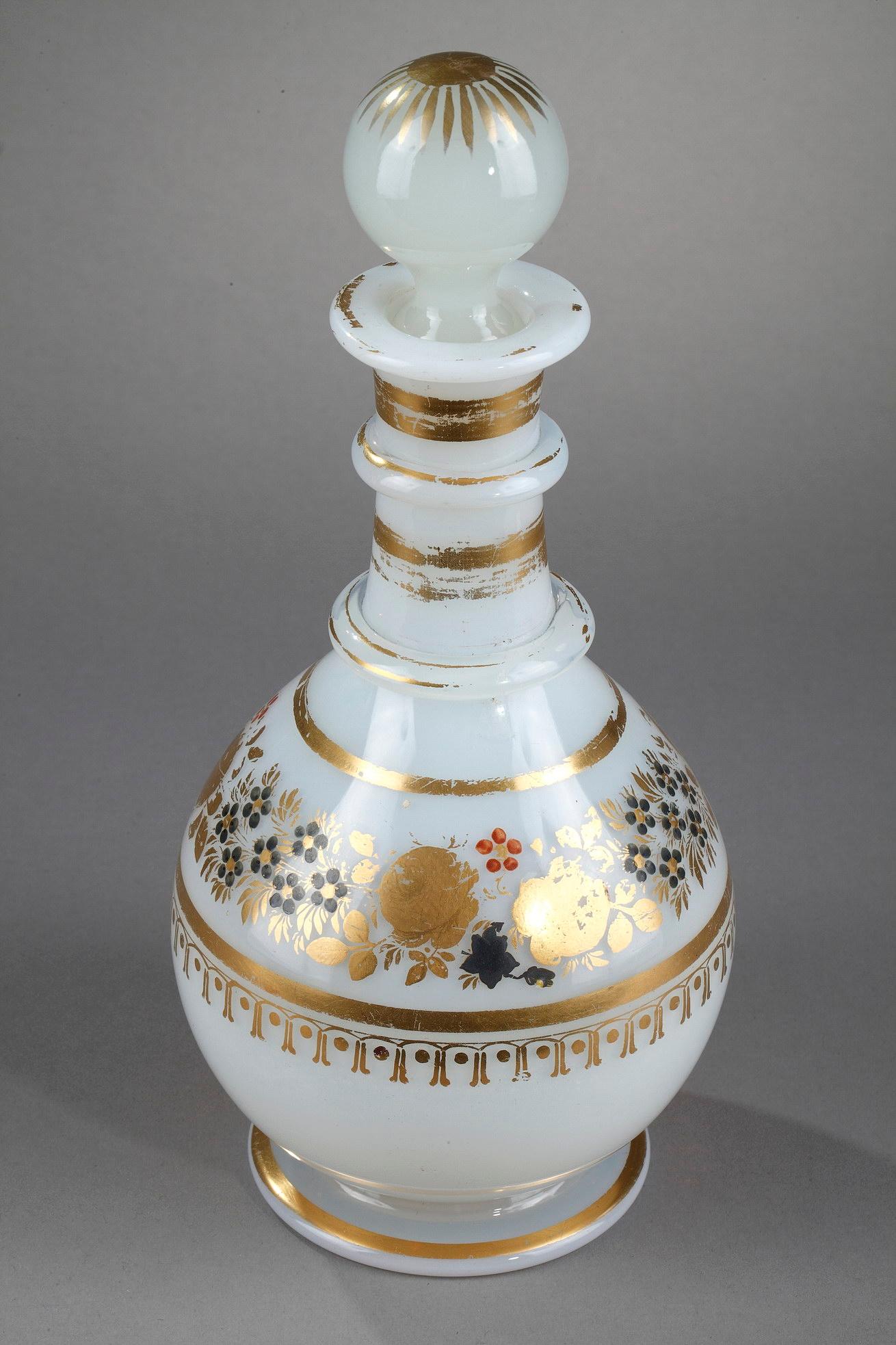 White Opaline Bottle with Desvignes Decoration In Good Condition For Sale In Paris, FR