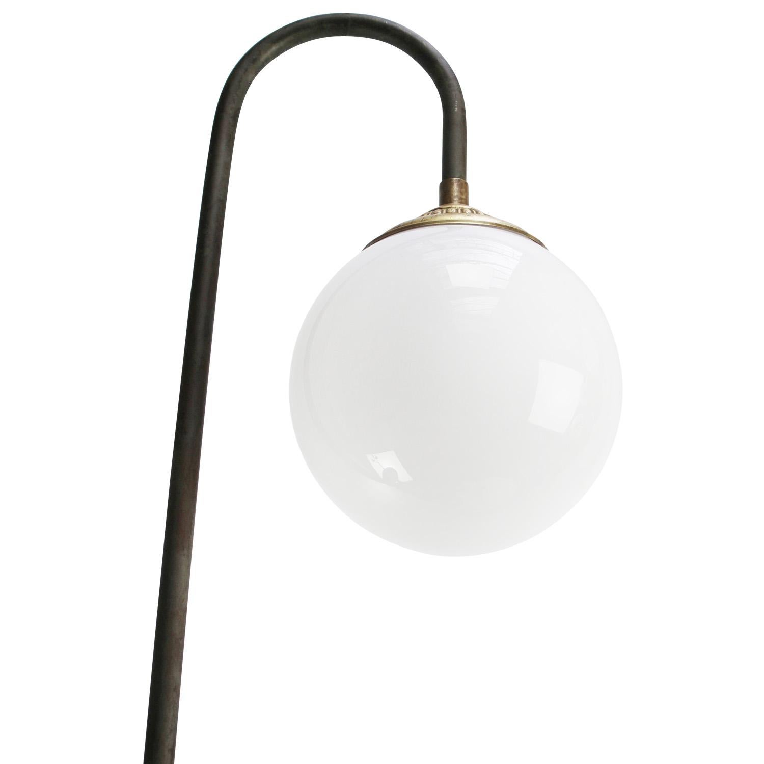 Apliques de fundición de latón blanco opalino en Bueno estado para la venta en Amsterdam, NL