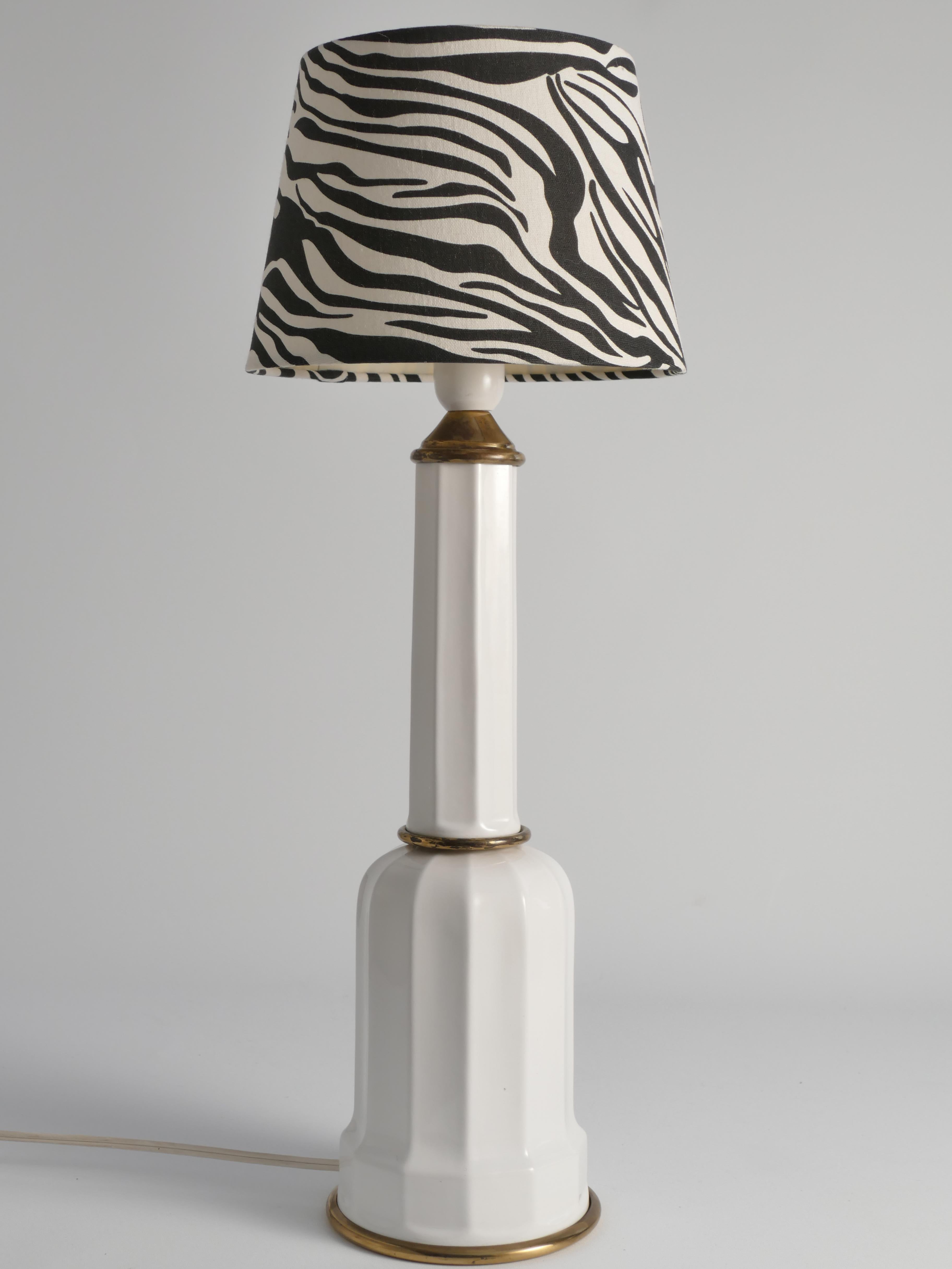 Lampe de table Heiberg en verre opalin blanc et laiton, Danemark, milieu du XIXe siècle en vente 5