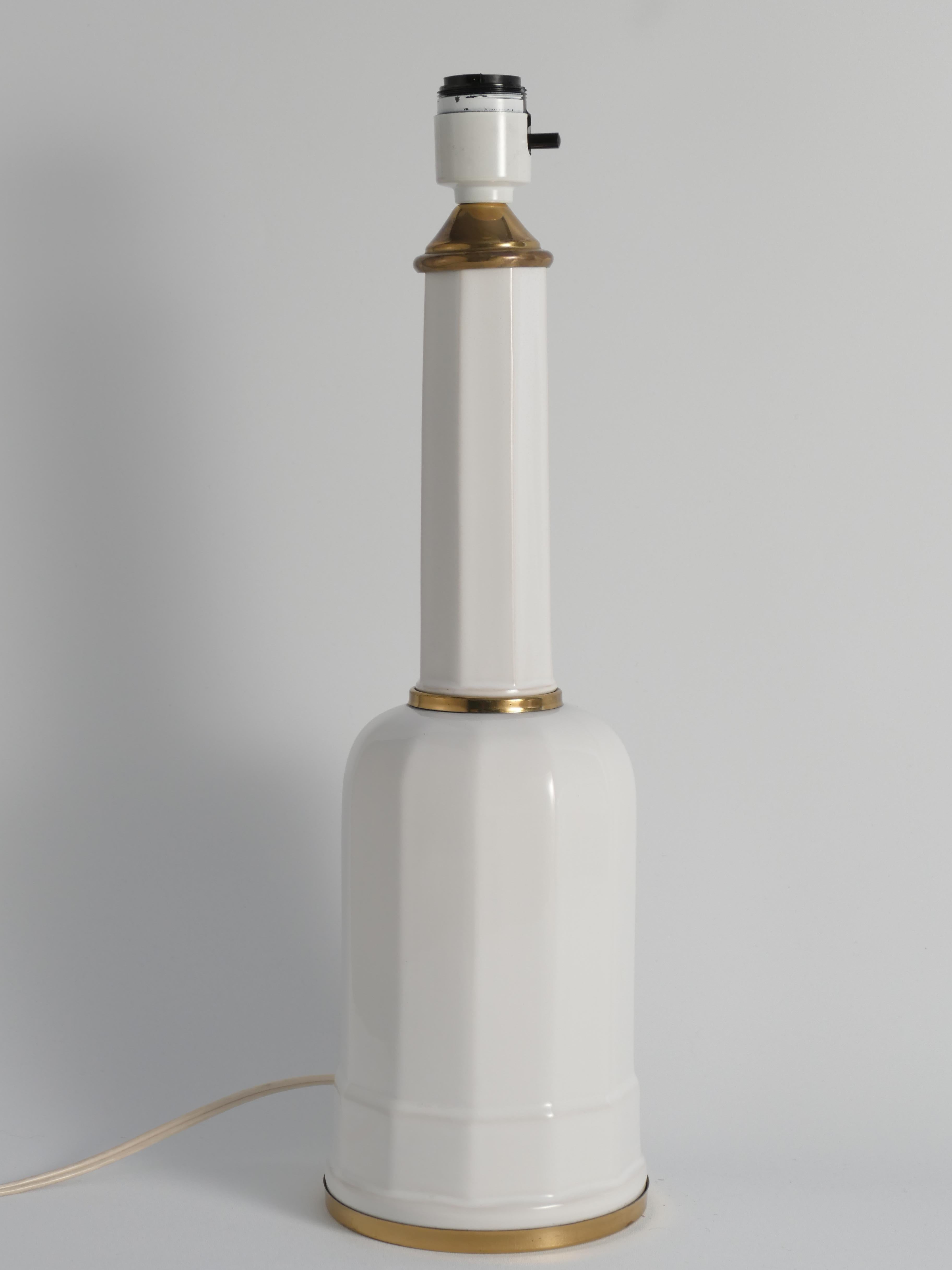 Danois Lampe de table Heiberg en verre opalin blanc et laiton, Danemark, milieu du XIXe siècle en vente