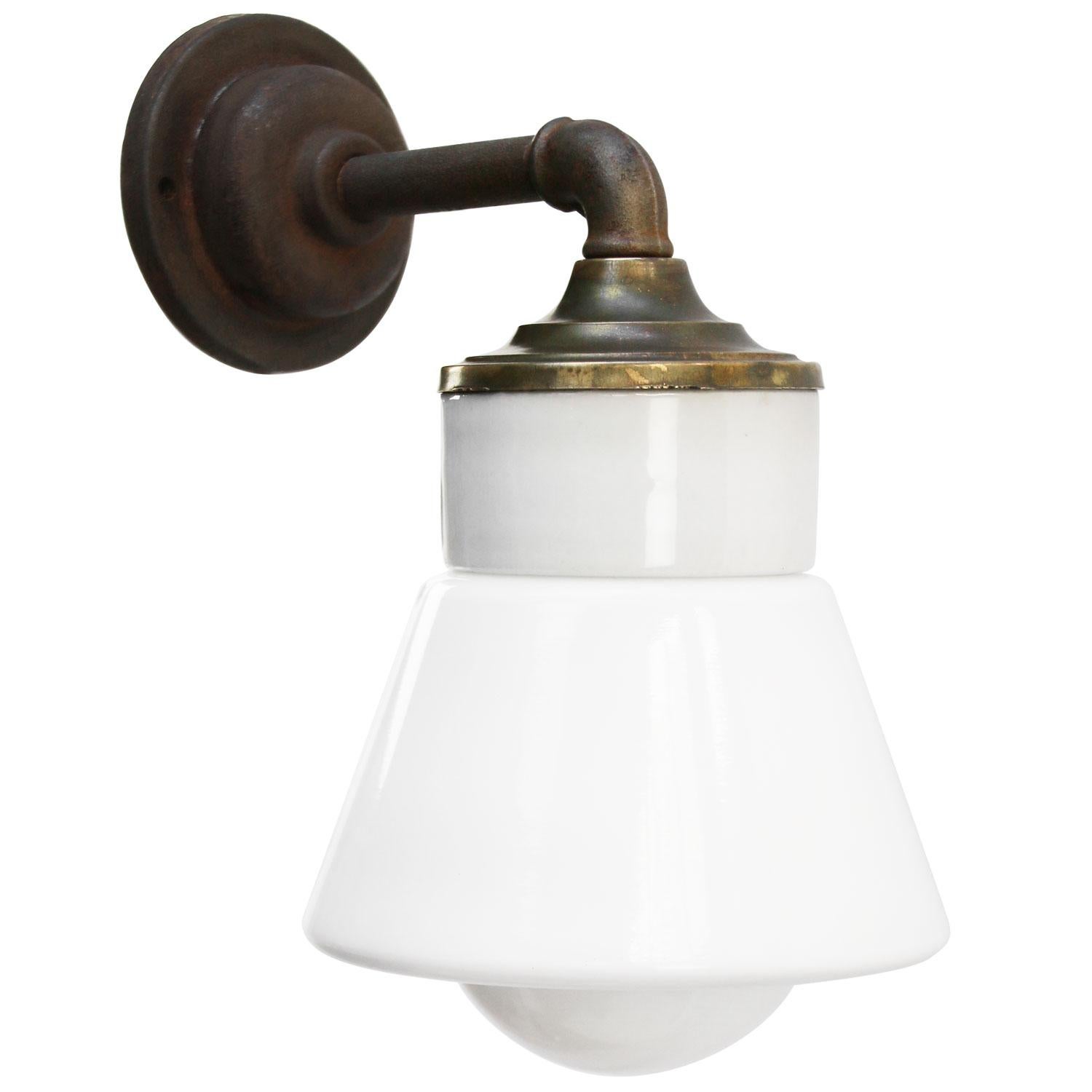 Porcelain industrial wall lamp.
White porcelain, brass and cast iron
White Opaline glass.
2 conductors, no ground.

Diameter cast iron wall piece 10 cm. 2 holes to secure.

Weight: 2.30 kg / 5.1 lb

Priced per individual item. All lamps have been
