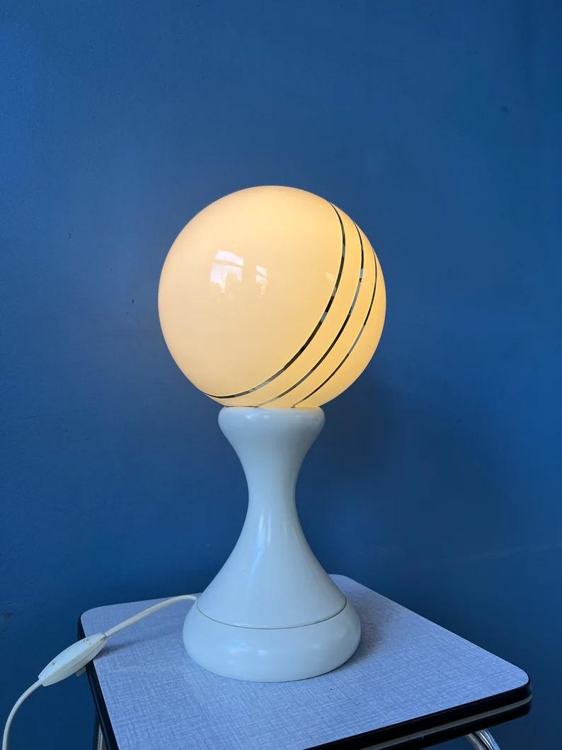 Space Age-Tischlampe aus weißem Opalglas, 1970er-Jahre im Angebot 1