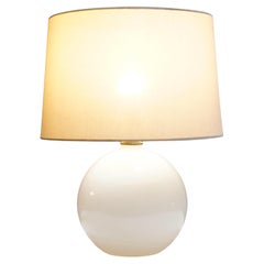Lámpara de sobremesa esférica de cristal opalino blanco
