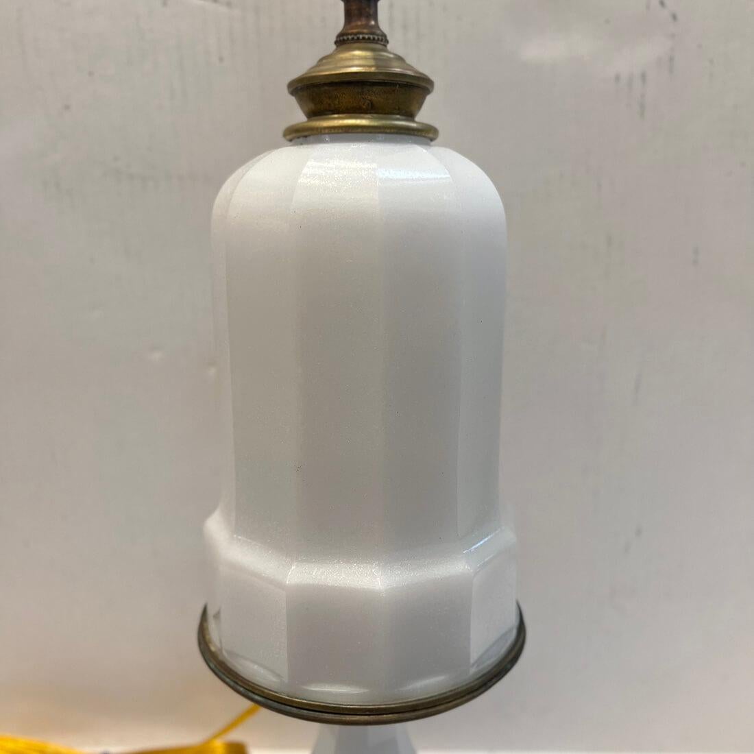 White Opaline Glass table Lamp In Good Condition For Sale In New York, NY