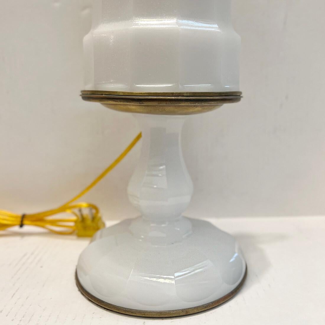 Early 20th Century White Opaline Glass table Lamp For Sale