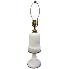 Lampe de table en verre opalin blanc