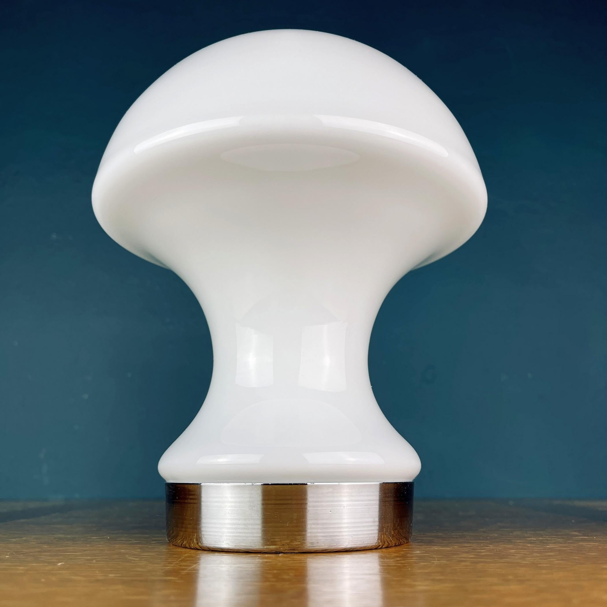 White opaline glass table lamp Mushroom Italy 1980s For Sale 3