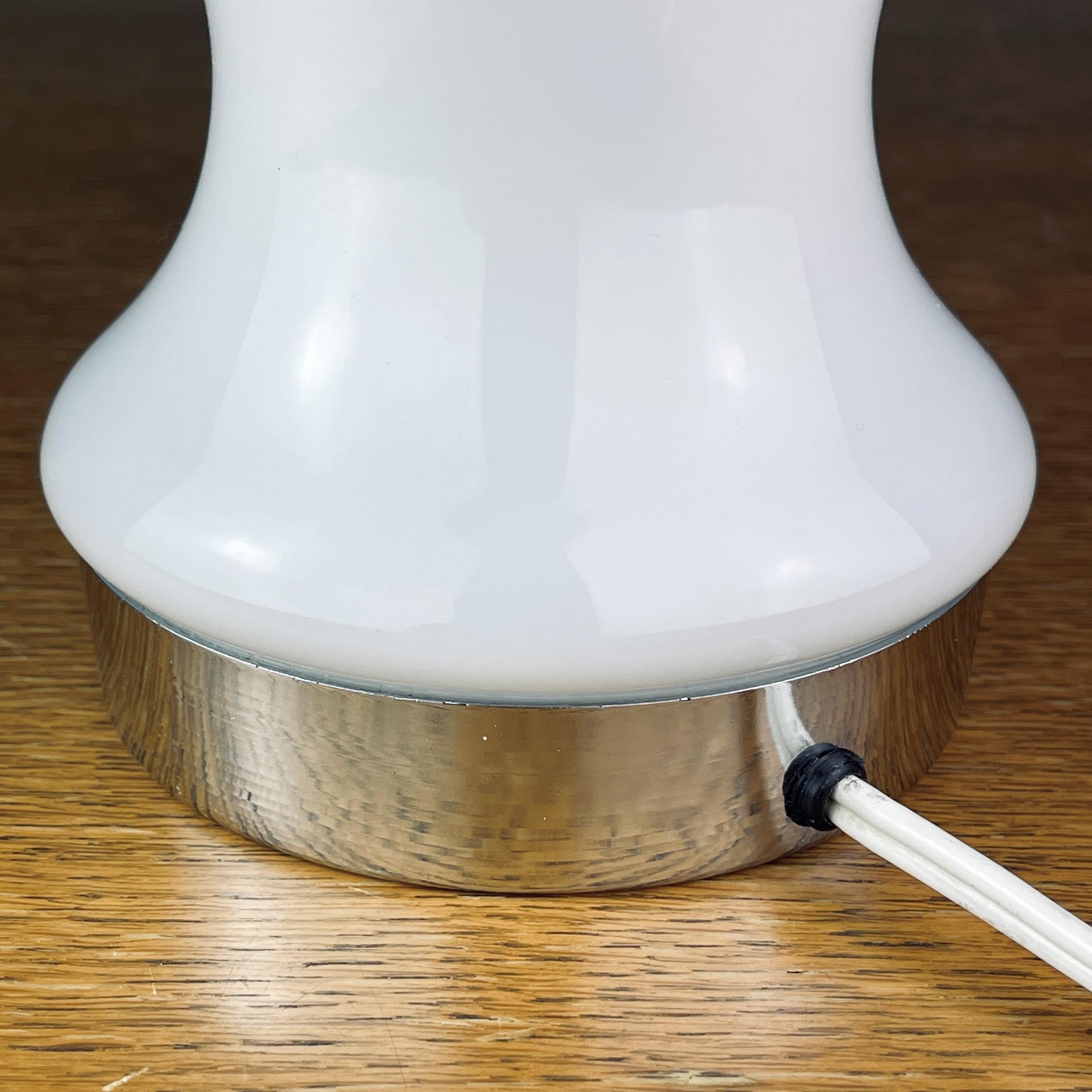 White opaline glass table lamp Mushroom Italy 1980s For Sale 6