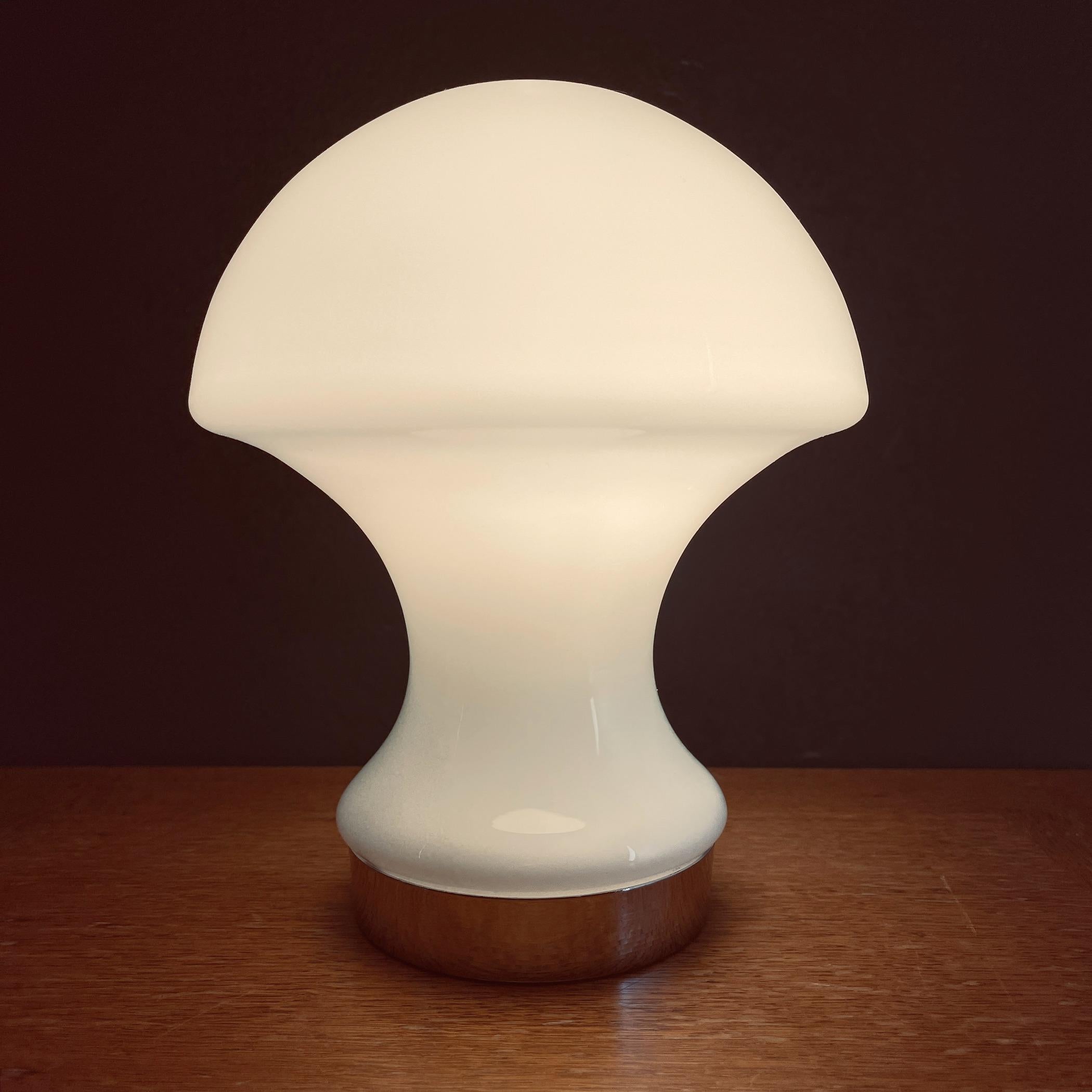 White opaline glass table lamp Mushroom Italy 1980s For Sale 2