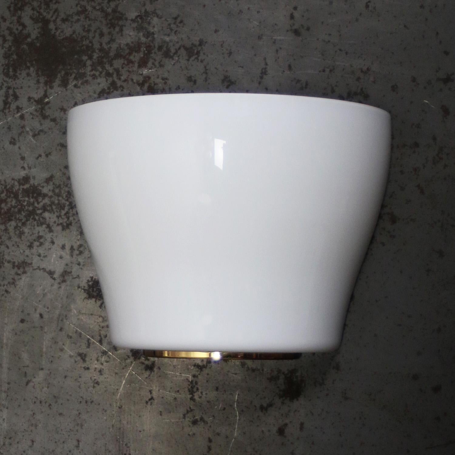 Apliques Latón Vintage Cristal Opalino Blanco siglo XX en venta