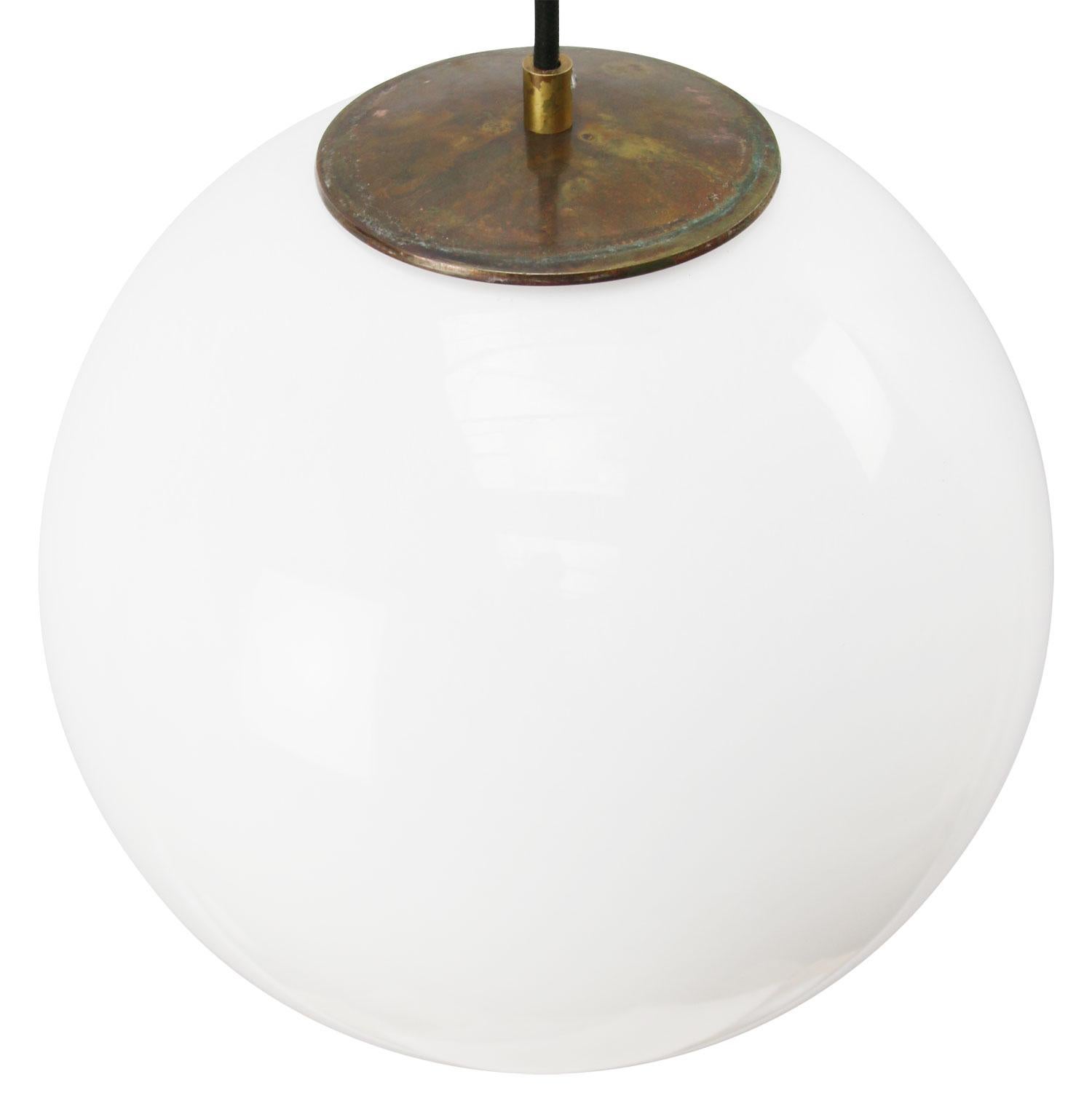 Large round opaline glass pendant
2 meter / 80