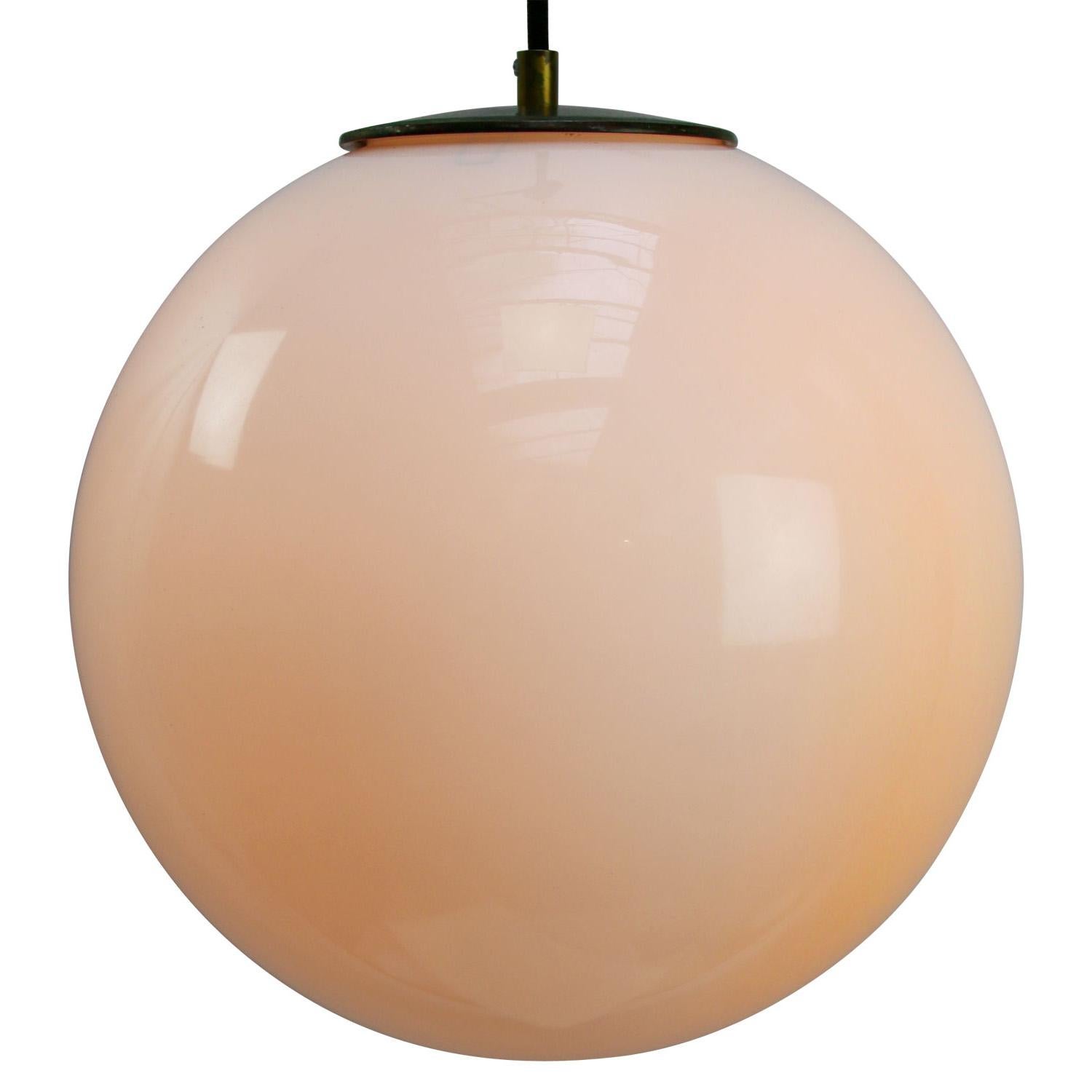 Large round opaline glass pendant
2 meter / 80