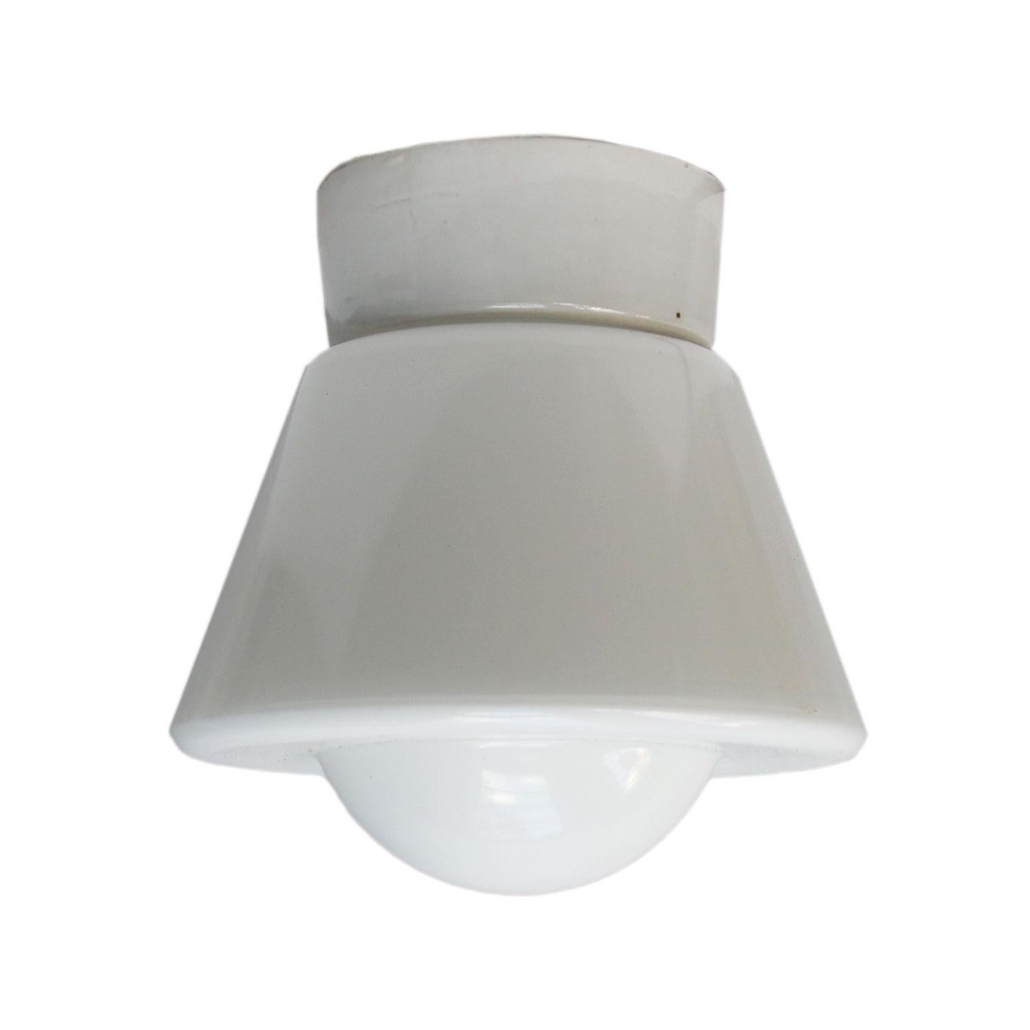 Industrial ceiling lamp.
White porcelain, white opaline glass.

2 conductors, no ground.
Measures: Diameter foot 10 cm
Suitable for 110 volt USA
new wiring is CE certified (220 volt)  or UL Listed (110 volt) 

Weight: 1.1 kg / 2.4 lb

Priced per