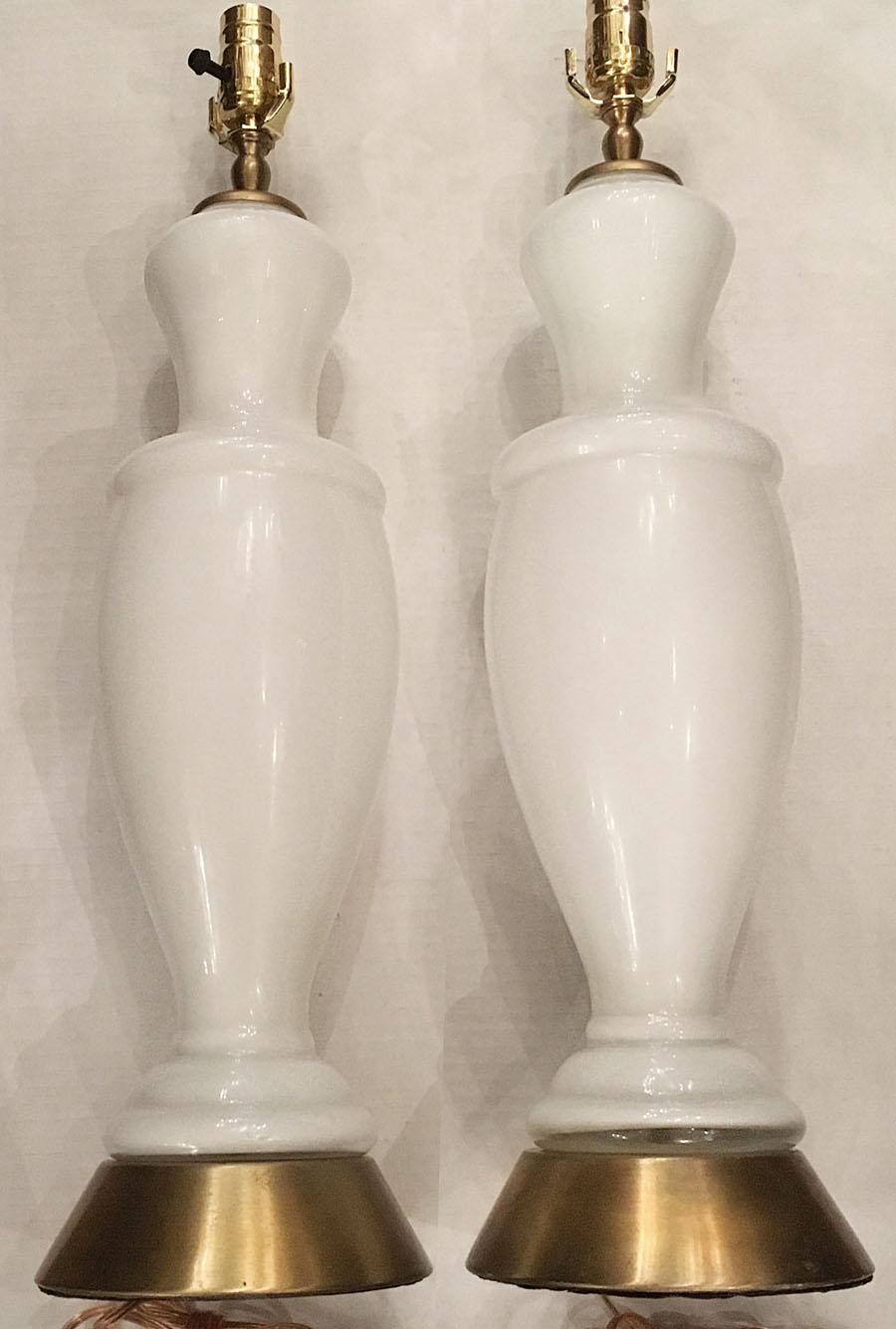 White Opaline Lamps with Floral Decoration In Good Condition For Sale In New York, NY