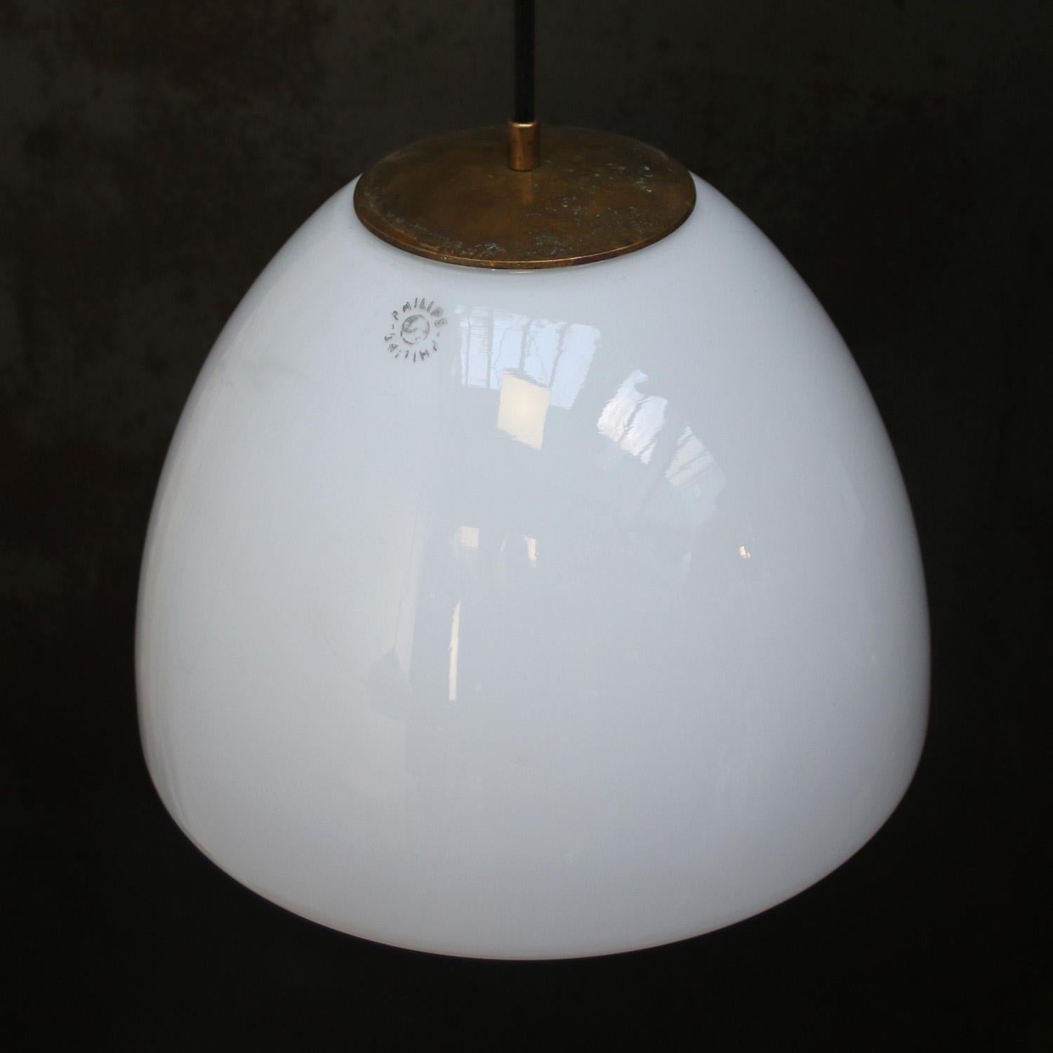 White Opaline Milk Glass Mid-century Brass Top Pendant Light by Philips, Holland In Good Condition For Sale In Amsterdam, NL