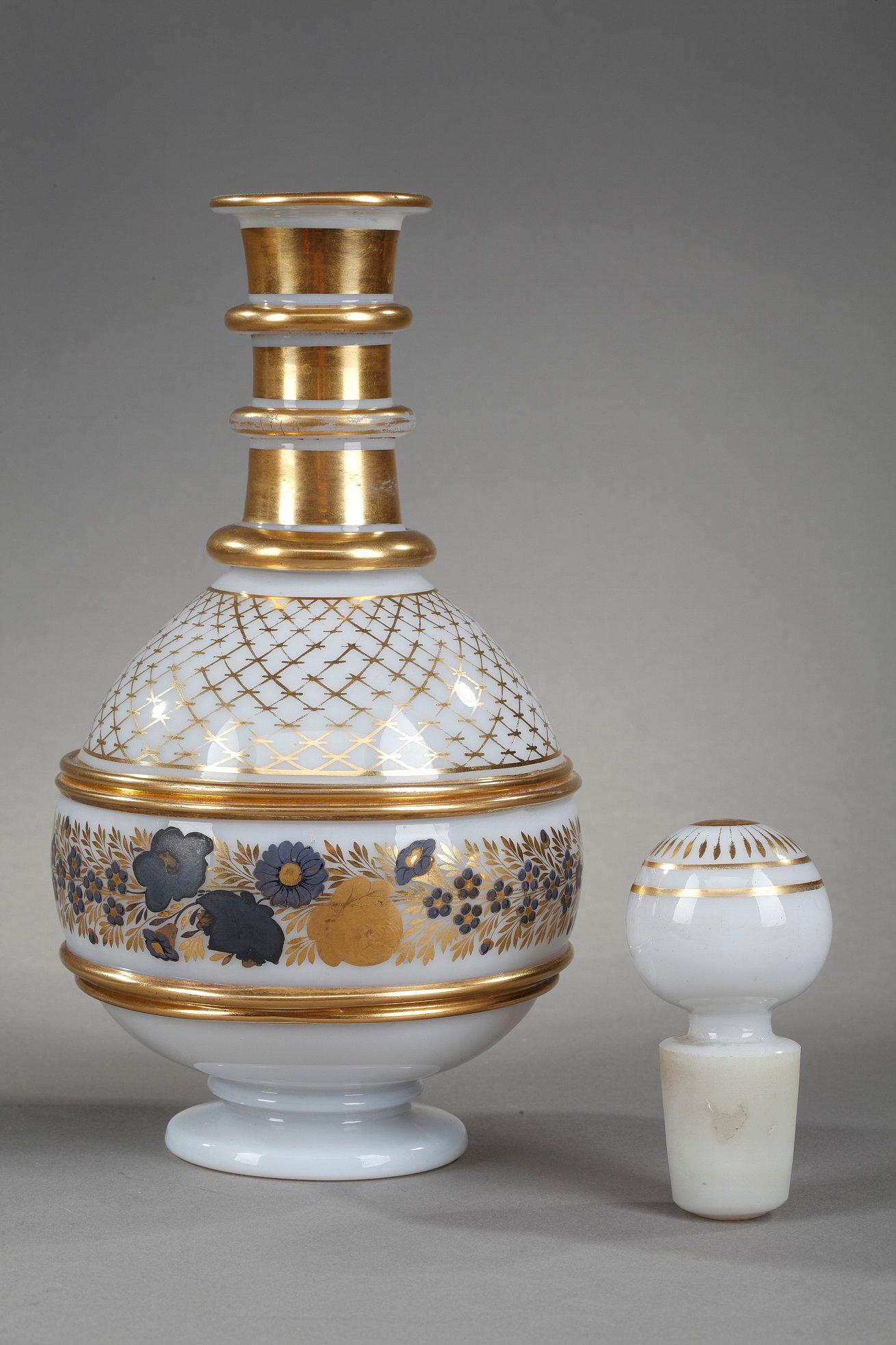 White Opaline Service with Black and Gold Decoration In Good Condition For Sale In Paris, FR