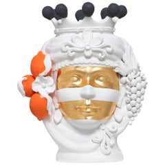 Jarrón de terracota siciliana blanco, naranja y dorado Diseñado por Stefania Boemi