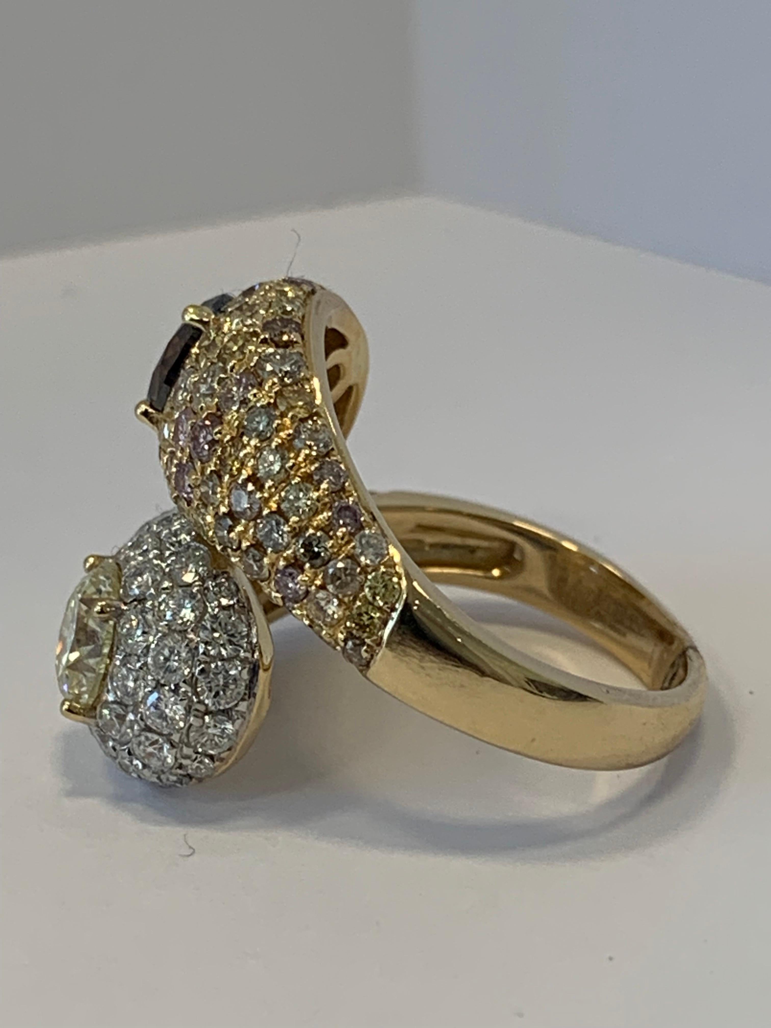 Round Cut White Orange and Multicolor Diamond Ring Set in 18KYG TDW 4.65 Carat Diamond  For Sale