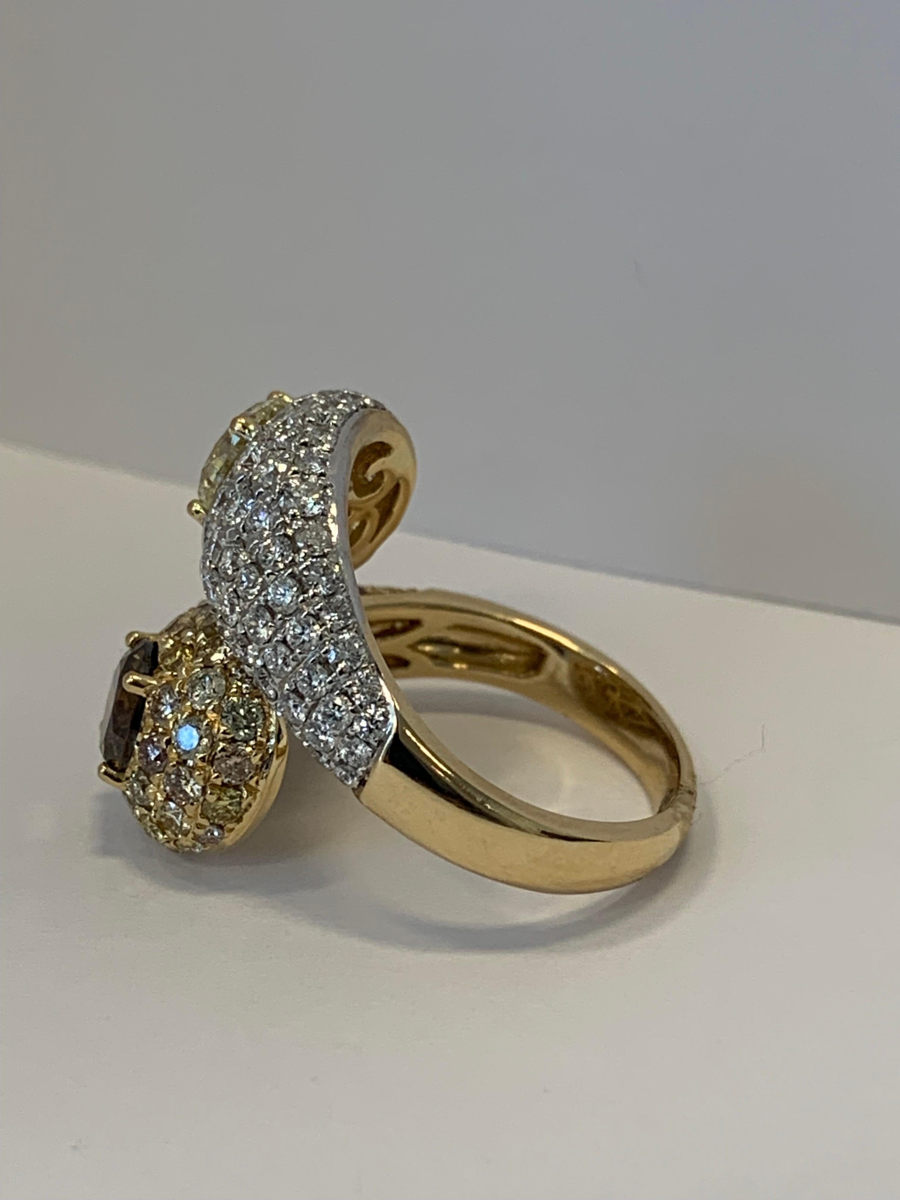 Women's White Orange and Multicolor Diamond Ring Set in 18KYG TDW 4.65 Carat Diamond  For Sale