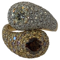 Anello con diamante bianco arancione e multicolore incastonato in 18KYG TDW da 4,65 carati