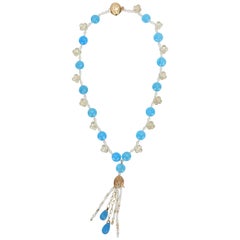 Halskette aus Gelbgold mit blauem Chalcedon, Scapolite, weißem Topas, Perle und Gelbgold