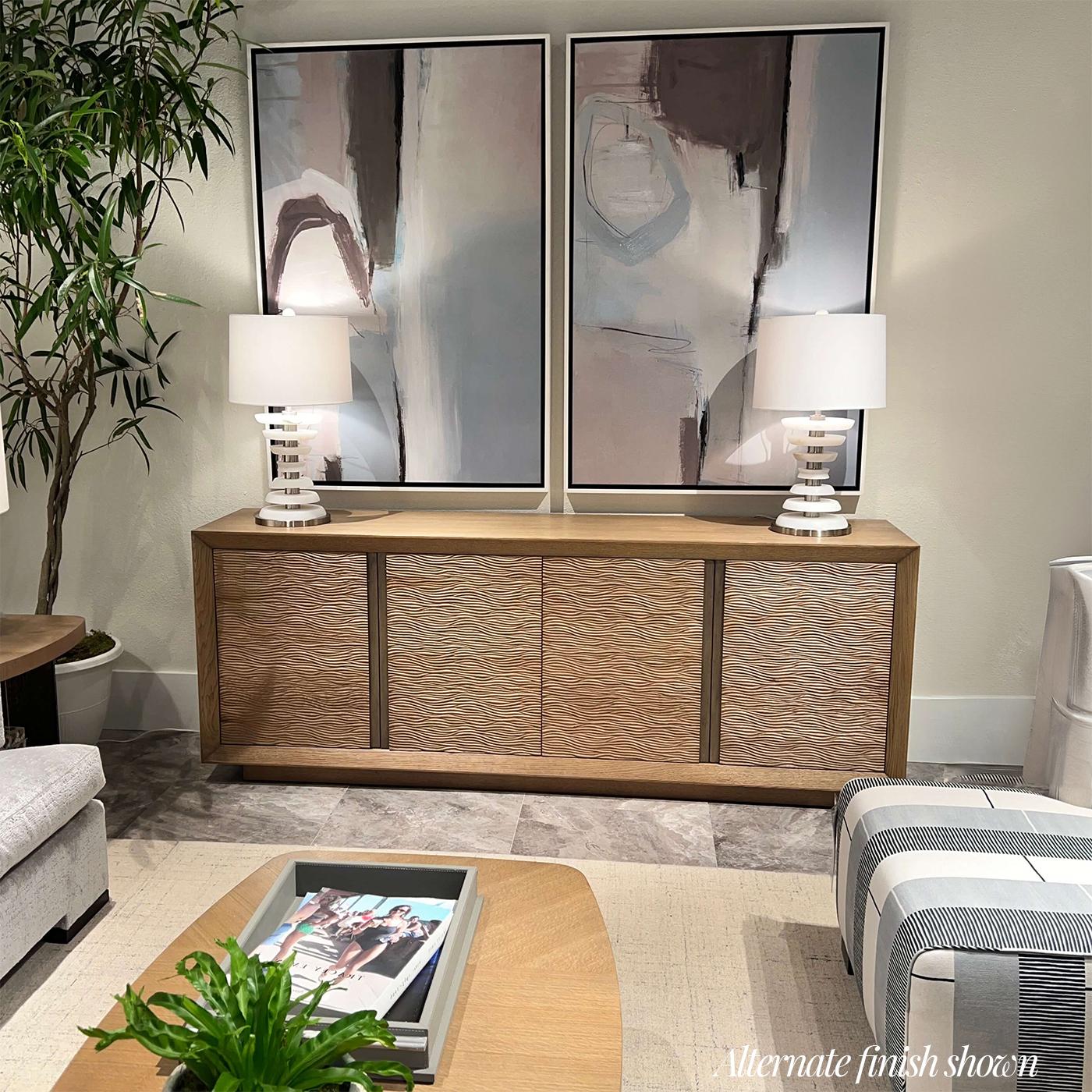Armadio multimediale moderno organico di colore bianco In condizioni Nuovo in vendita a Westwood, NJ
