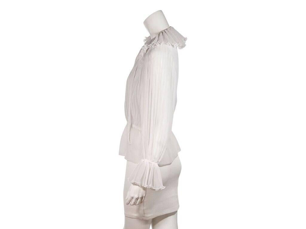Product details:  White pleated blouse by Oscar de la Renta.  Splitneck trimmed with ruffles.  Long sleeves.  Pullover style.  38