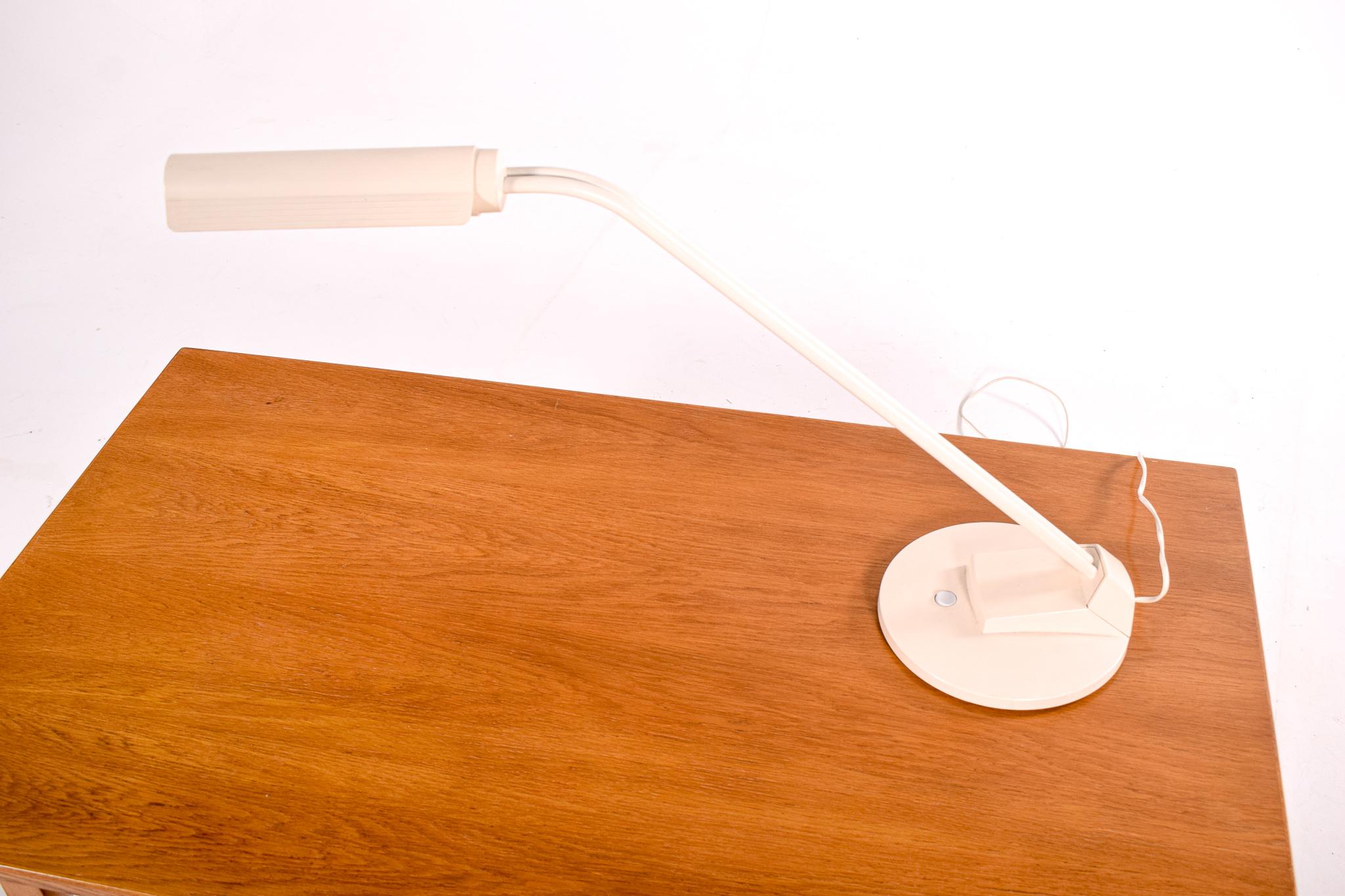 White Osram Dulux table lamp made in germany. With its sophisticated workmanship, the table lamp ensures an greater working and reading light. Compact lamp head with rotatable glare protection.