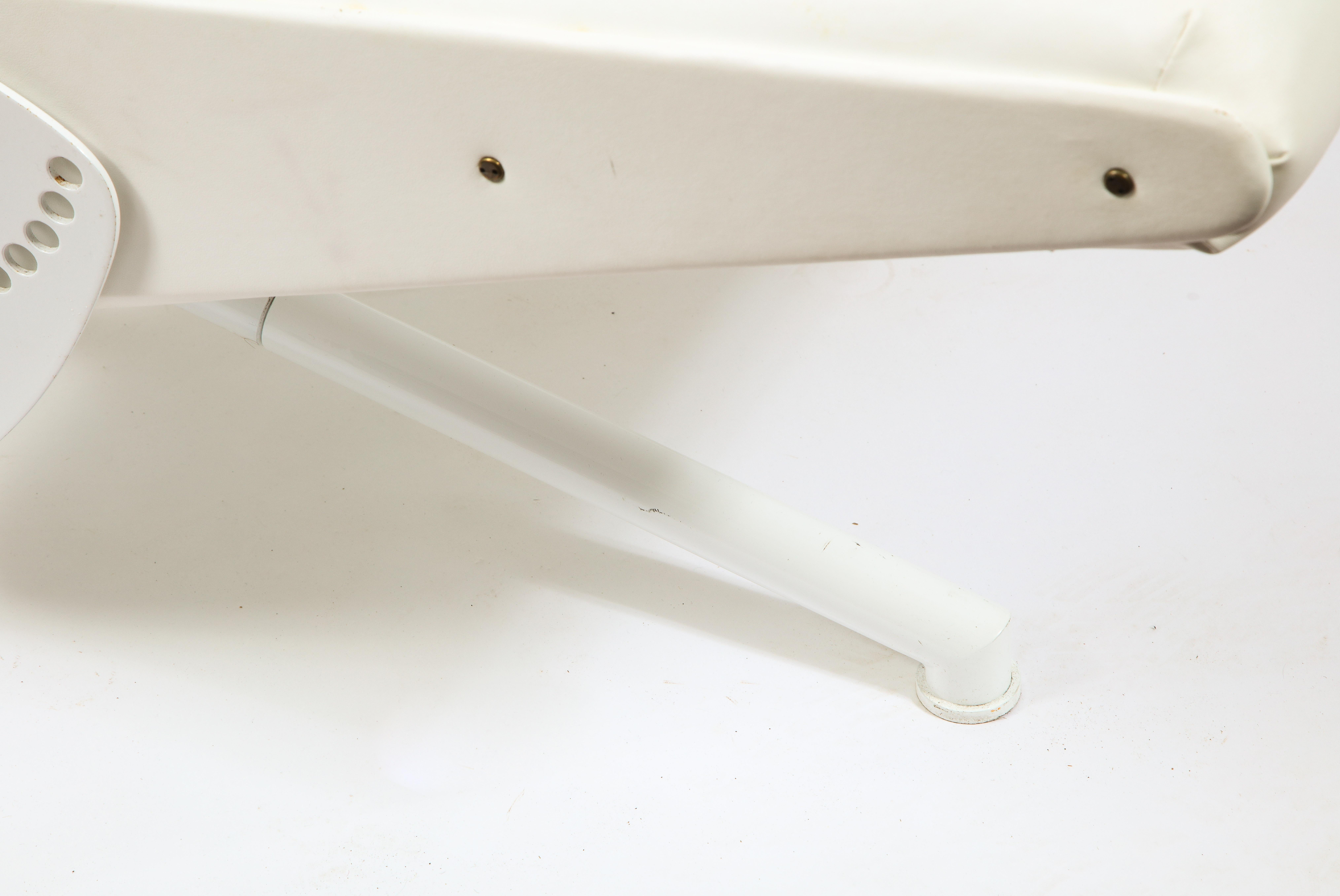 Osvaldo Borsani Weißes armloses Sofa D70 für Tecno, Italien 1950er Jahre im Angebot 4