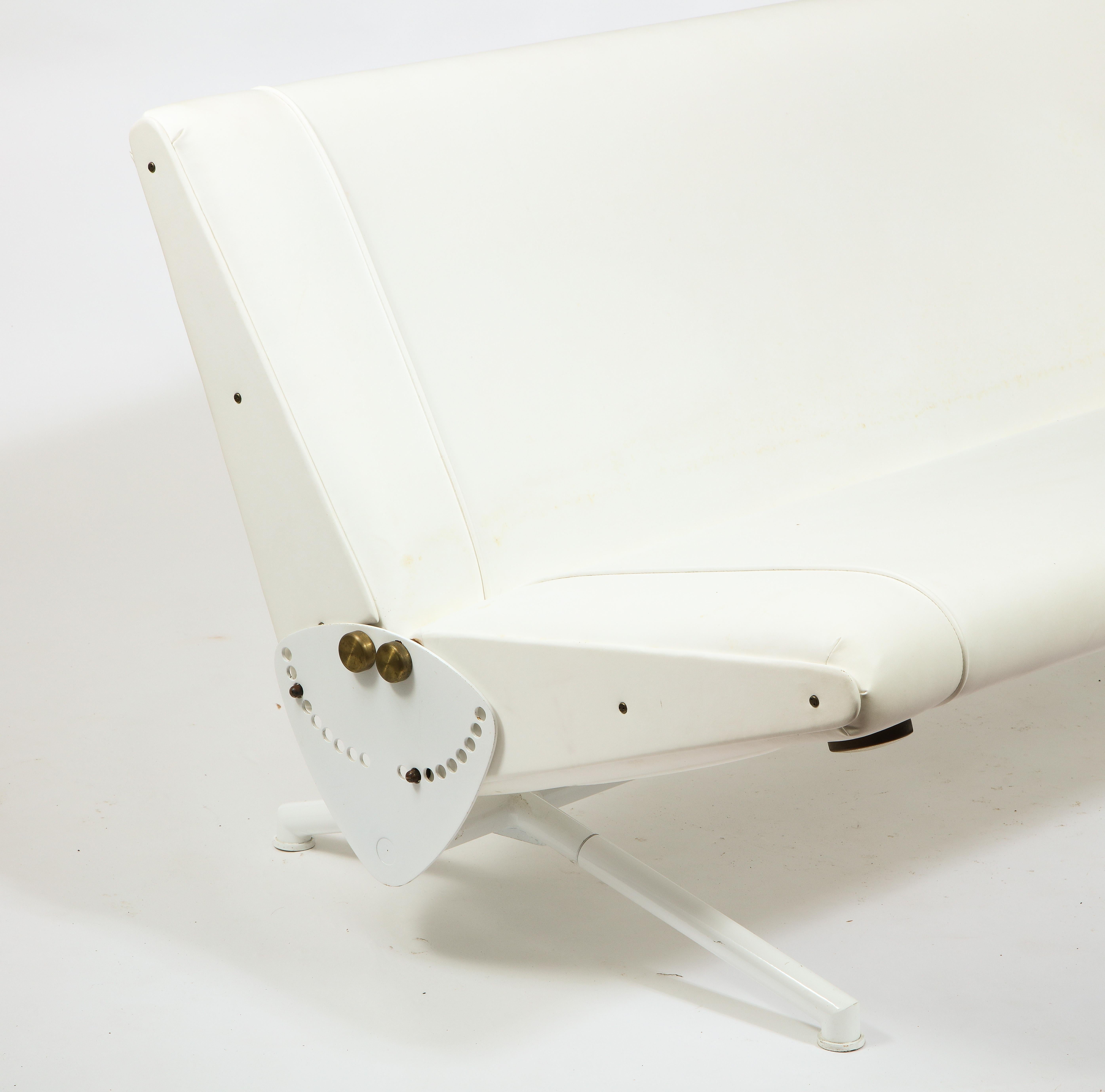 Osvaldo Borsani White D70 Armless Sofa for Tecno, Italy 1950's In Good Condition For Sale In New York, NY