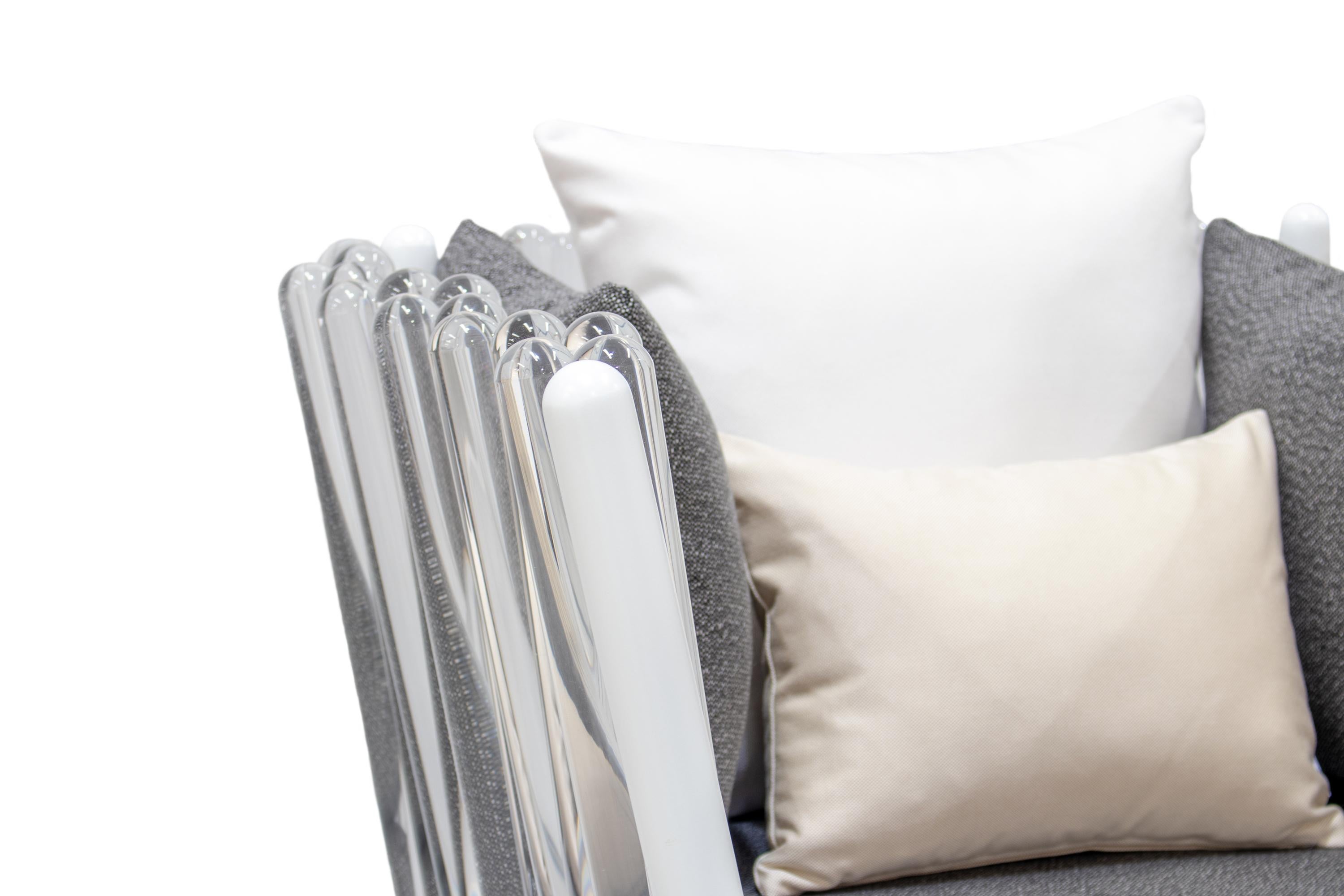 Houdini Outdoor-Sessel

Wo die Magie des Sonnenuntergangs und der Morgendämmerung in kühnen, innovativen Formen lebendig wird. Der Houdini Sessel ist ein Meisterwerk, bei dem moderne Eleganz auf visionäres Design trifft. Durch das Spiel von Licht