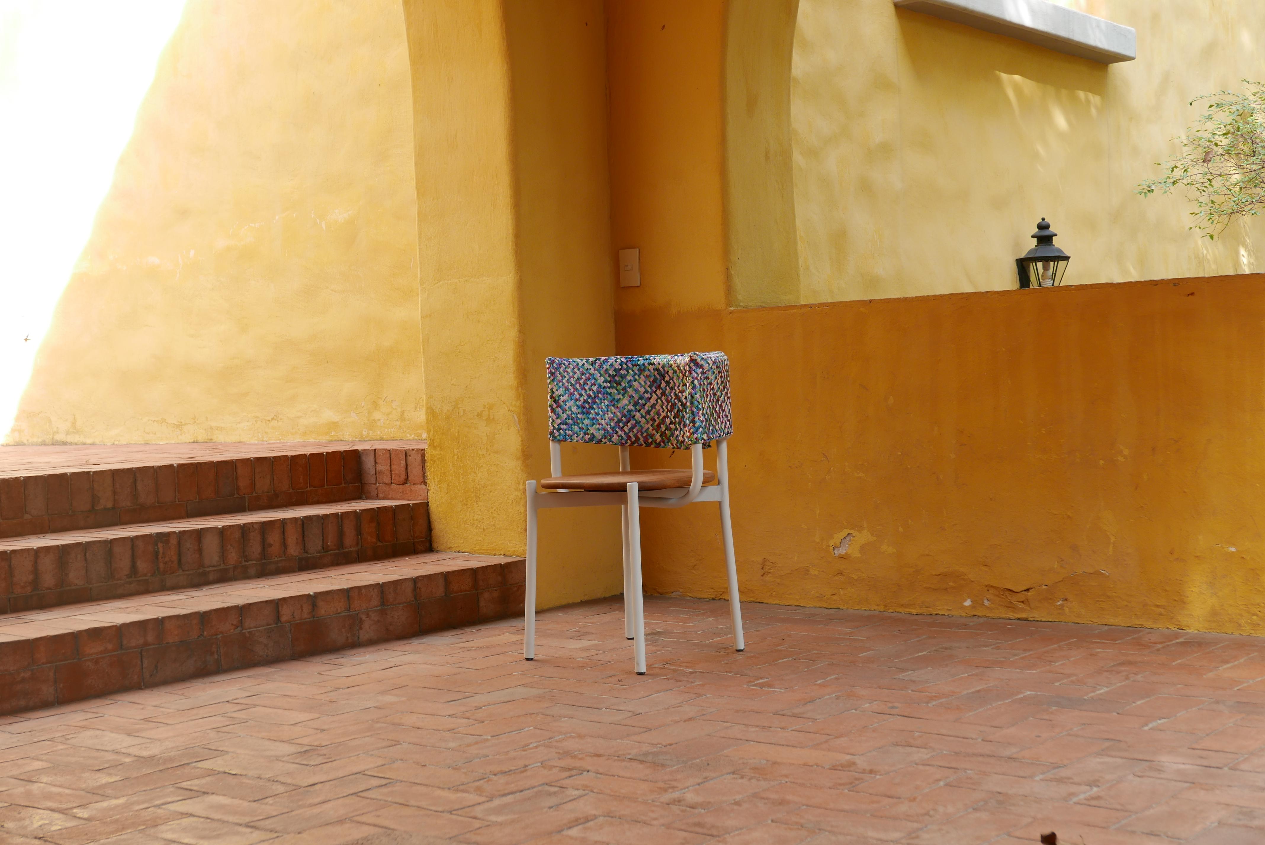 White Outdoor Chair with Handmade Synthetic Fiber Weaving Back In New Condition For Sale In Zapopan, Jalisco. CP