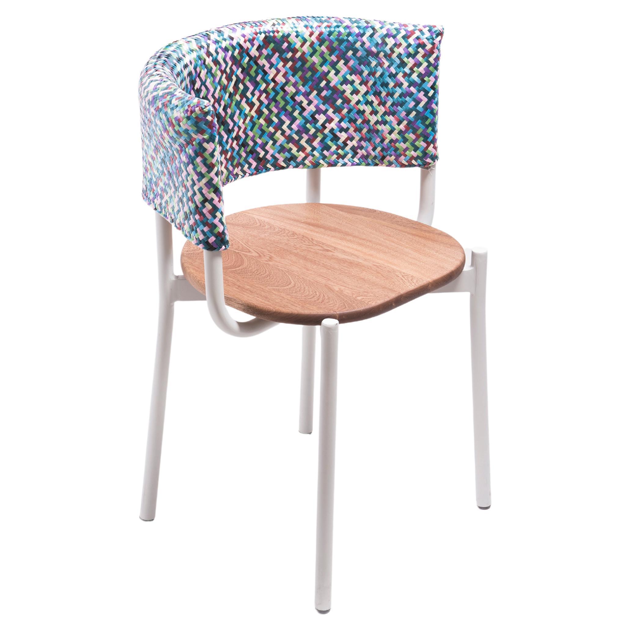 Weißer Outdoor-Stuhl mit handgefertigter geflochtener Rückenlehne aus Kunststofffaser