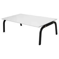 Table basse en ruban blanc résistant à l'extérieur avec pieds laqués Brown