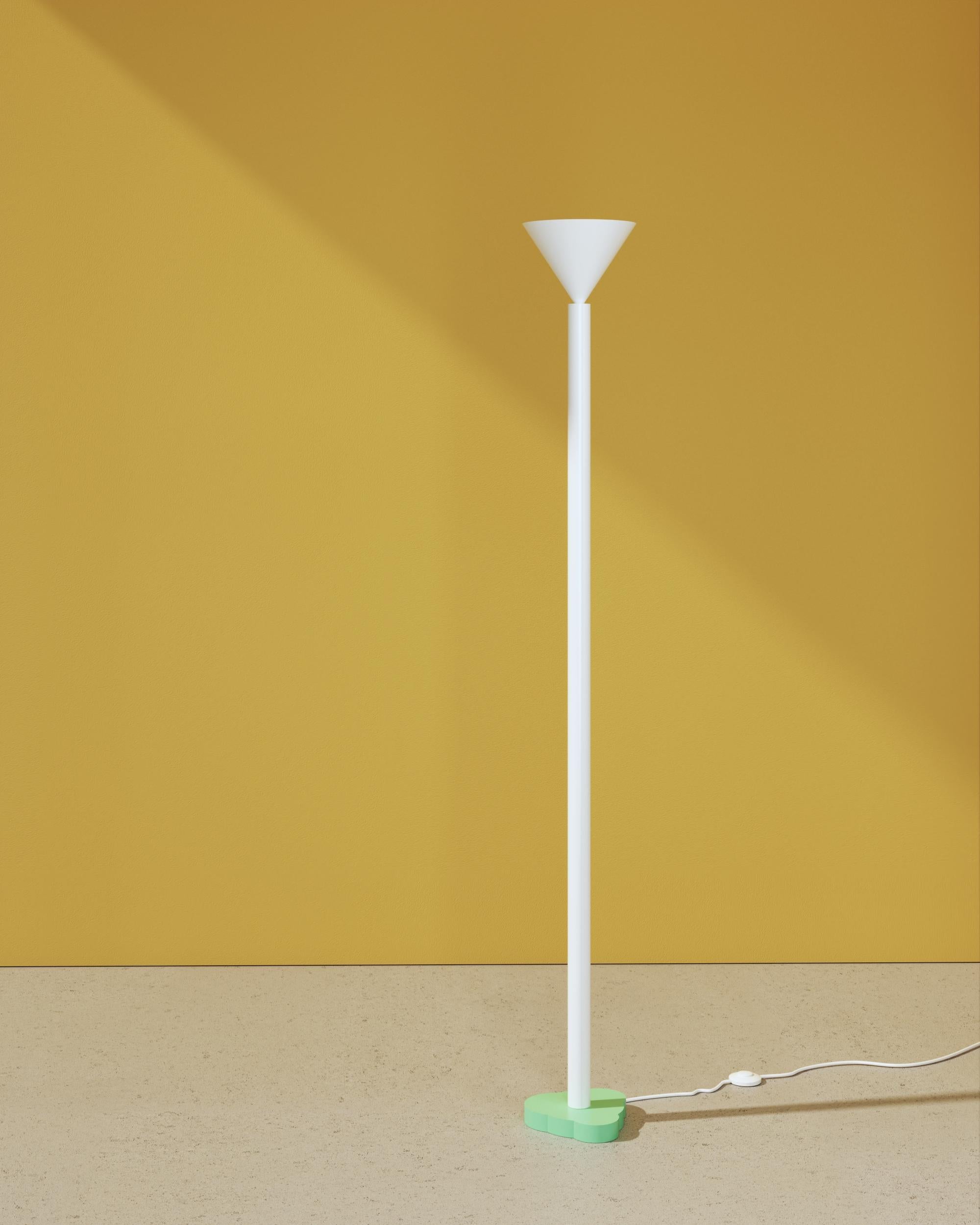 Lámpara de pie cortada con contornos blancos de Atelier Areti Alemán en venta