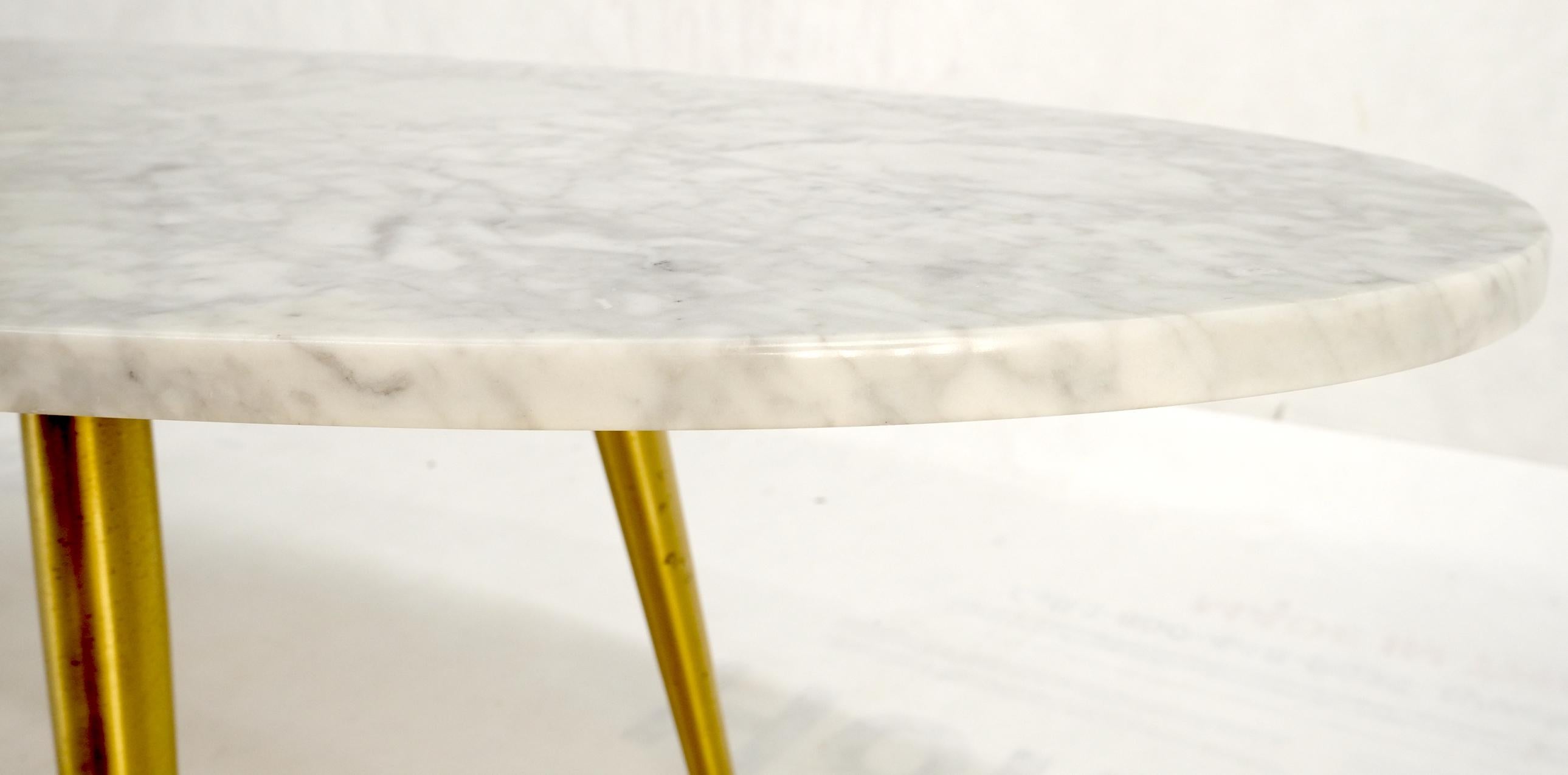 20th Century White Oval Carrara Marble Top Italian Mid-Century Modern Coffee Table Brass Legs For Sale