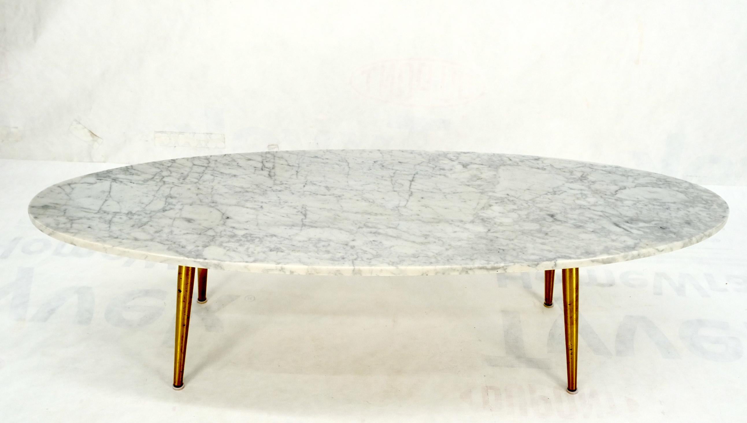 White Oval Carrara Marble Top Italian Mid-Century Modern Coffee Table Brass Legs For Sale 5